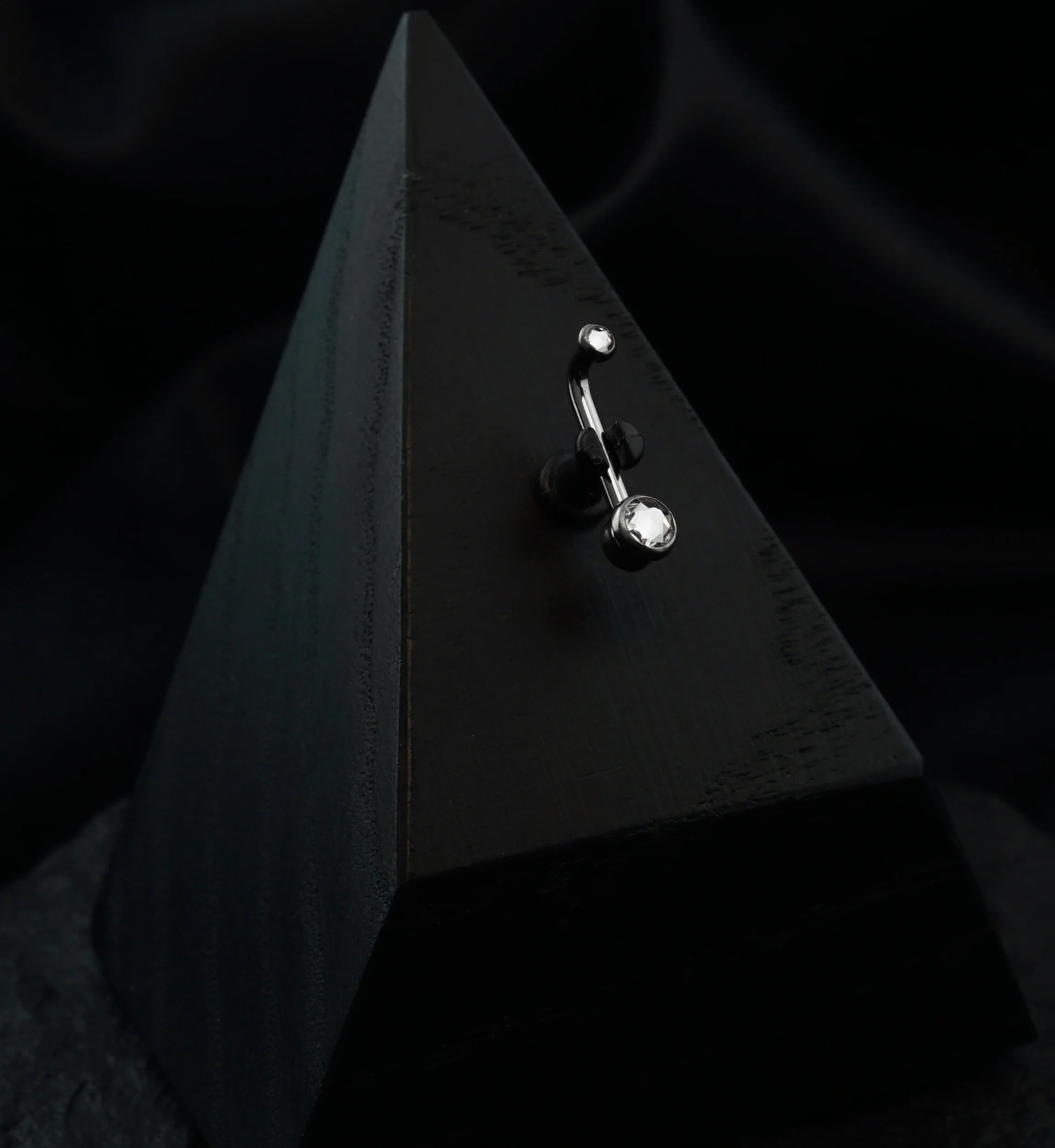 Vertical Clitoral Hood Double Clear CZ Bar - Image 2