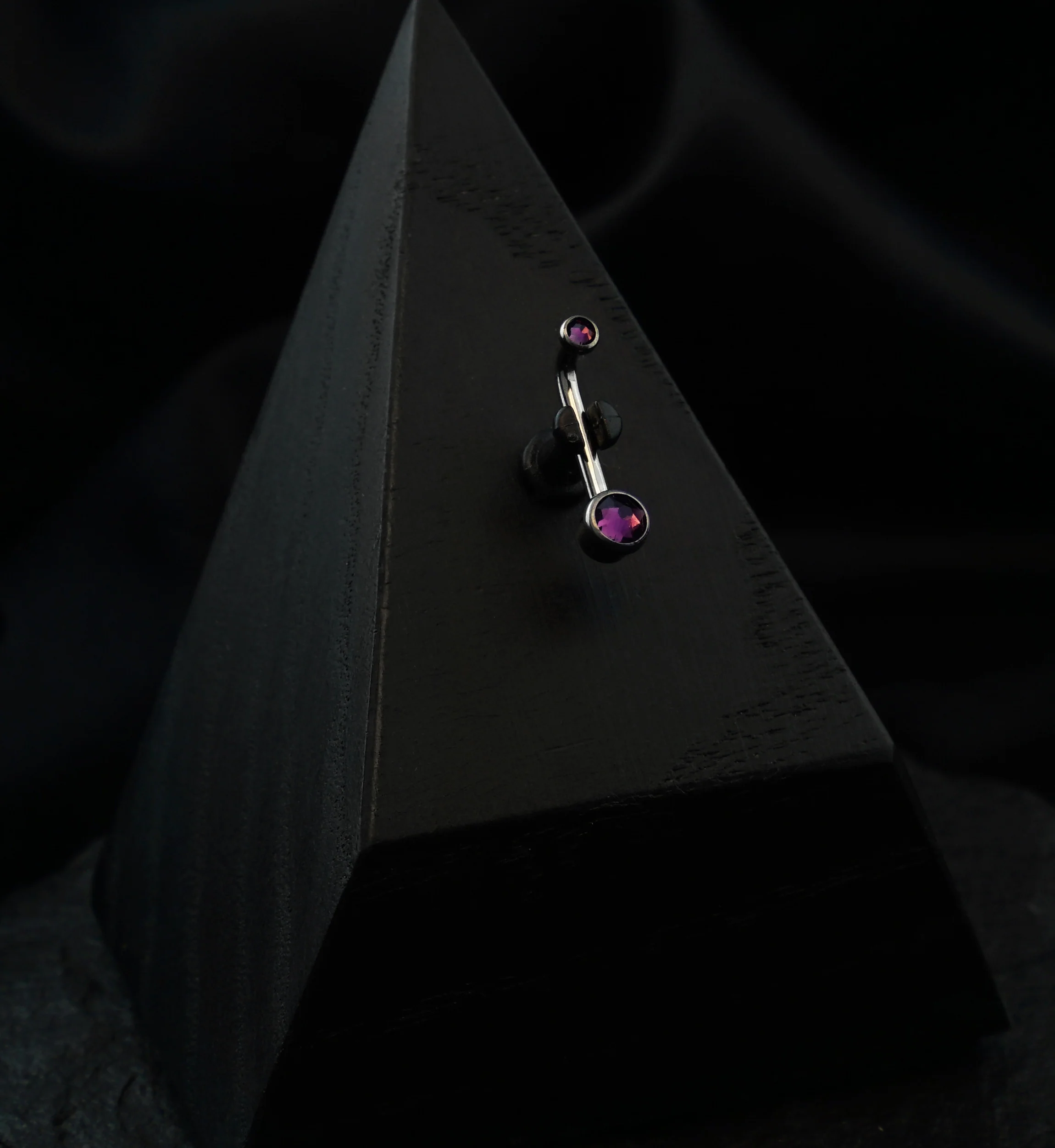 Vertical Clitoral Hood Double Tanzanite CZ Bar - Image 2