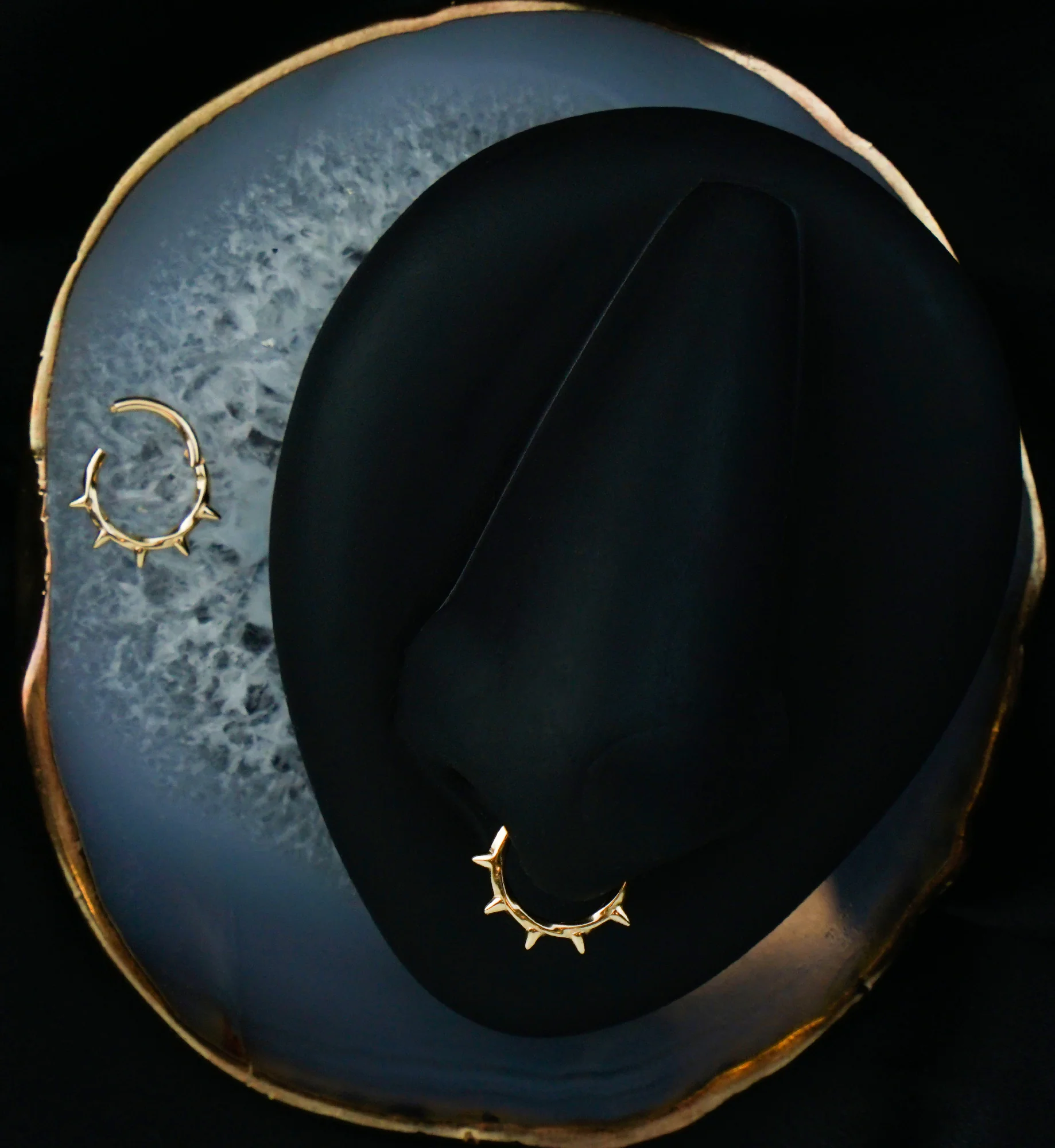 14kt Gold Barbed Hinged Segment Ring - Image 3