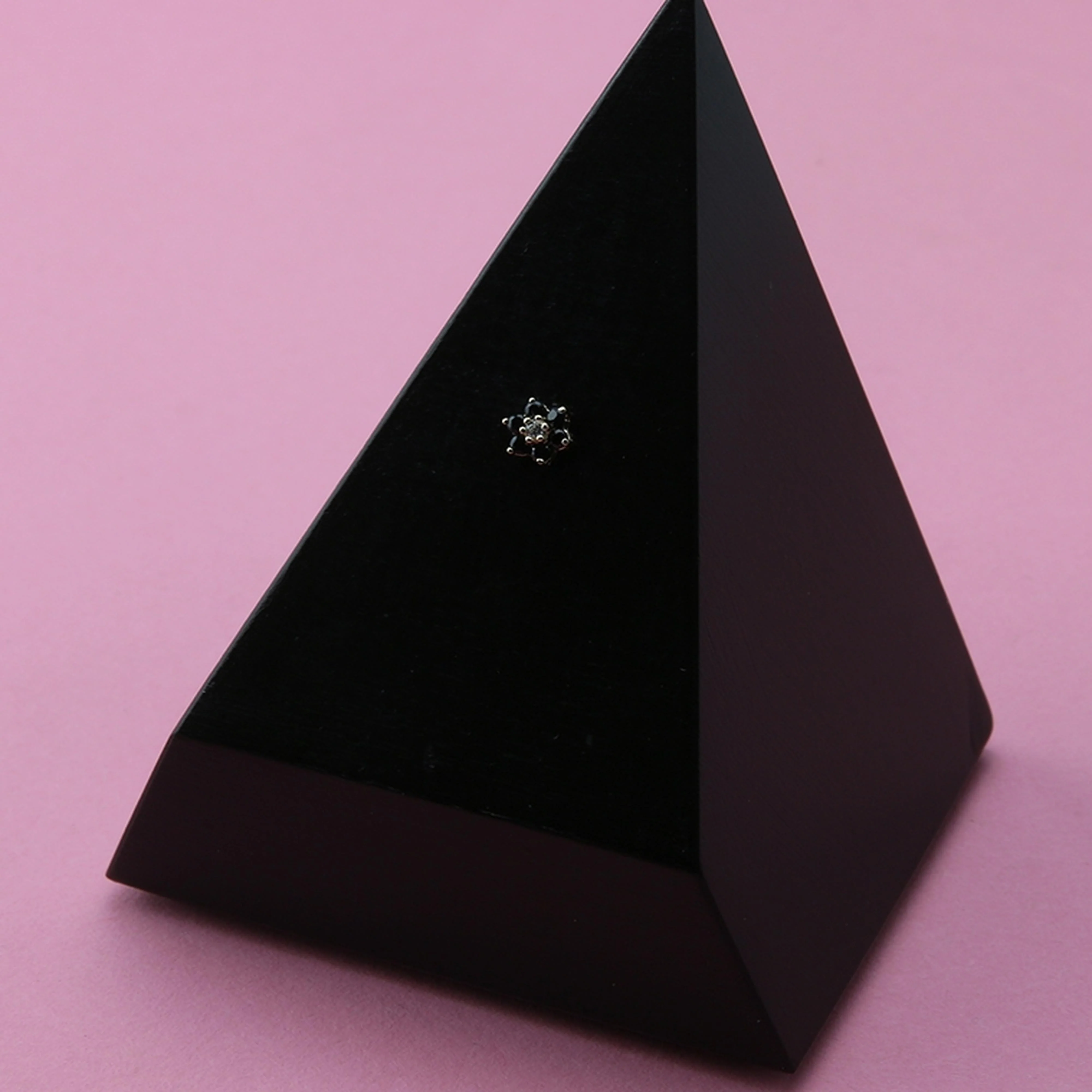 14kt Gold Black & Clear CZ Flower Threadless Top - Image 3
