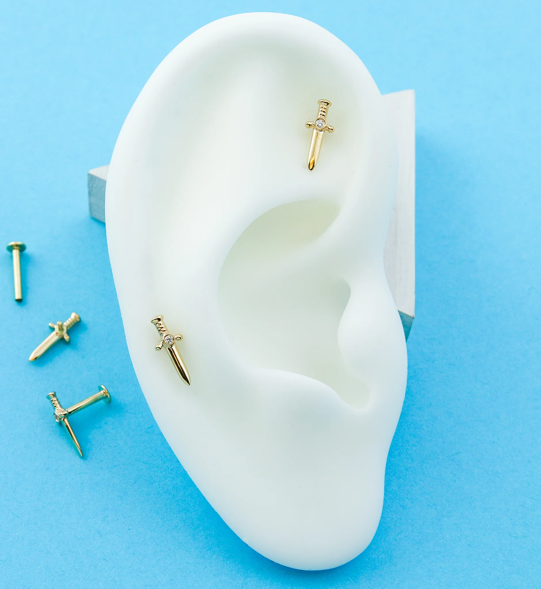 14kt Gold Dagger Clear CZ Internally Threaded Labret - Image 2