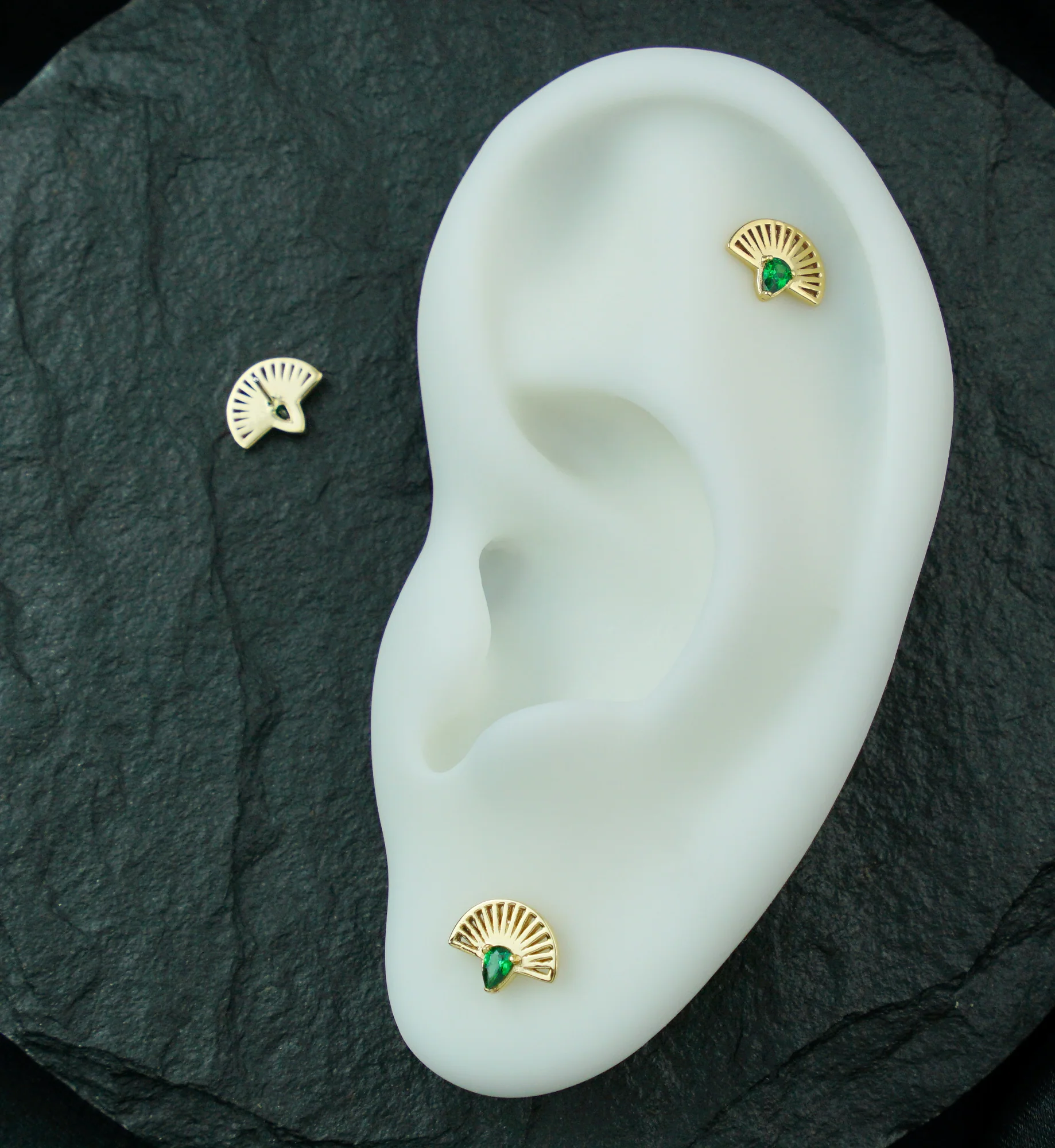 14kt Gold Empire Fan Teardrop Emerald CZ Threadless Top - Image 2