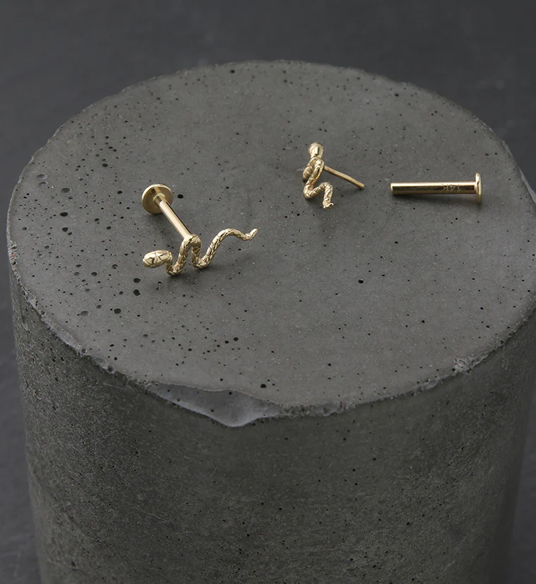 14kt Gold Snake Threadless Labret - Image 2