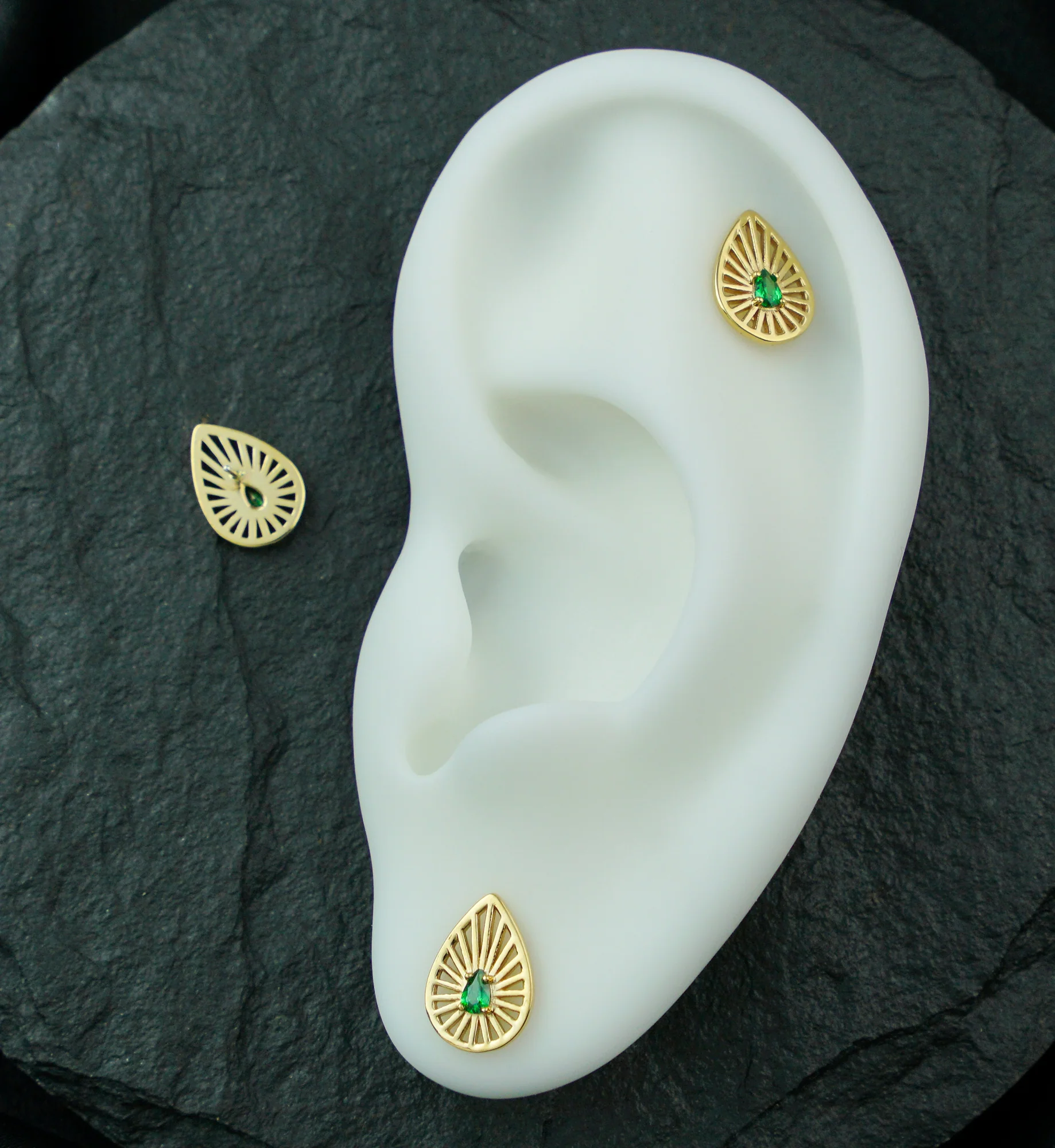 14kt Gold Empire Teardrop Emerald CZ Threadless Top - Image 2