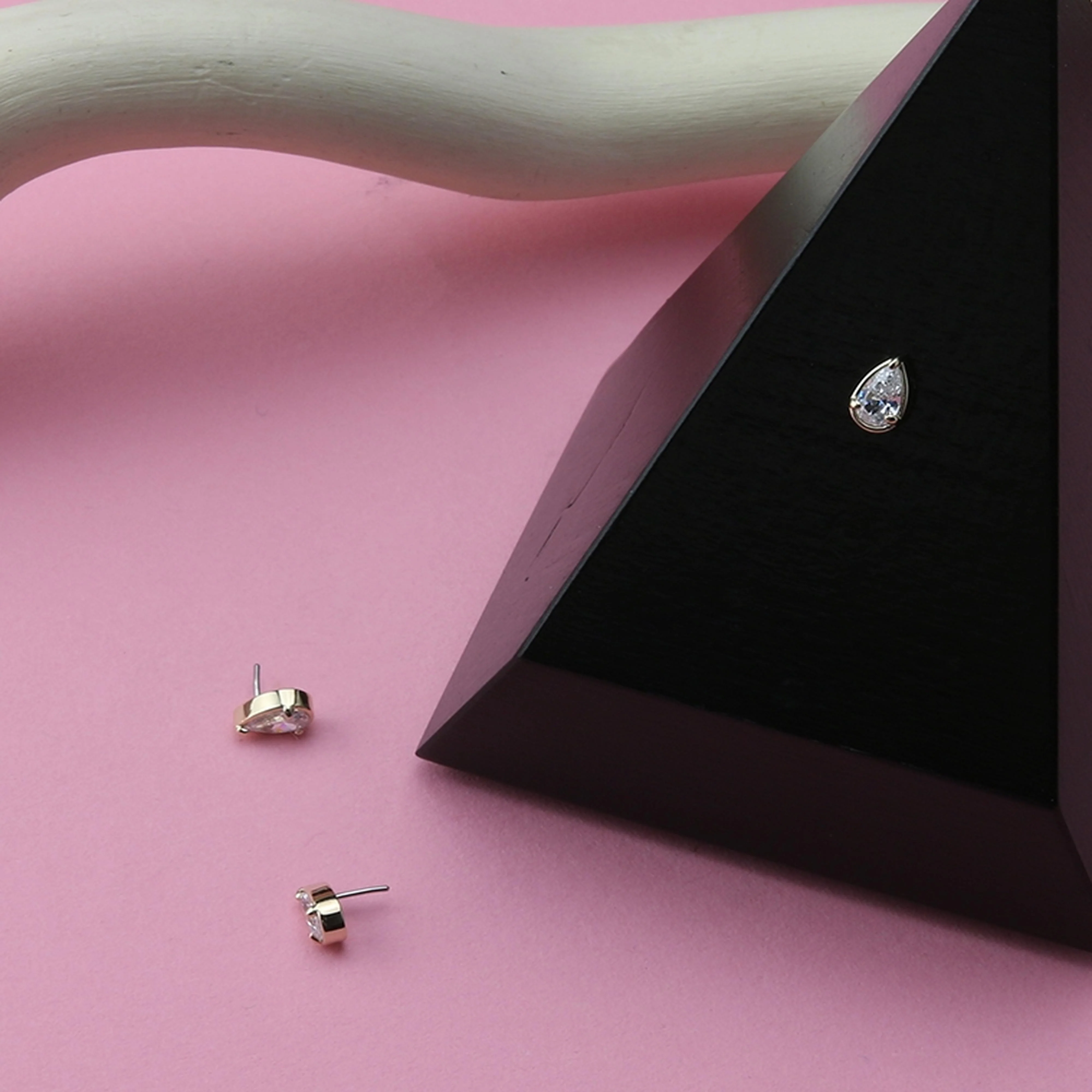 14kt Gold Teardrop Prong CZ Threadless Top - Image 3