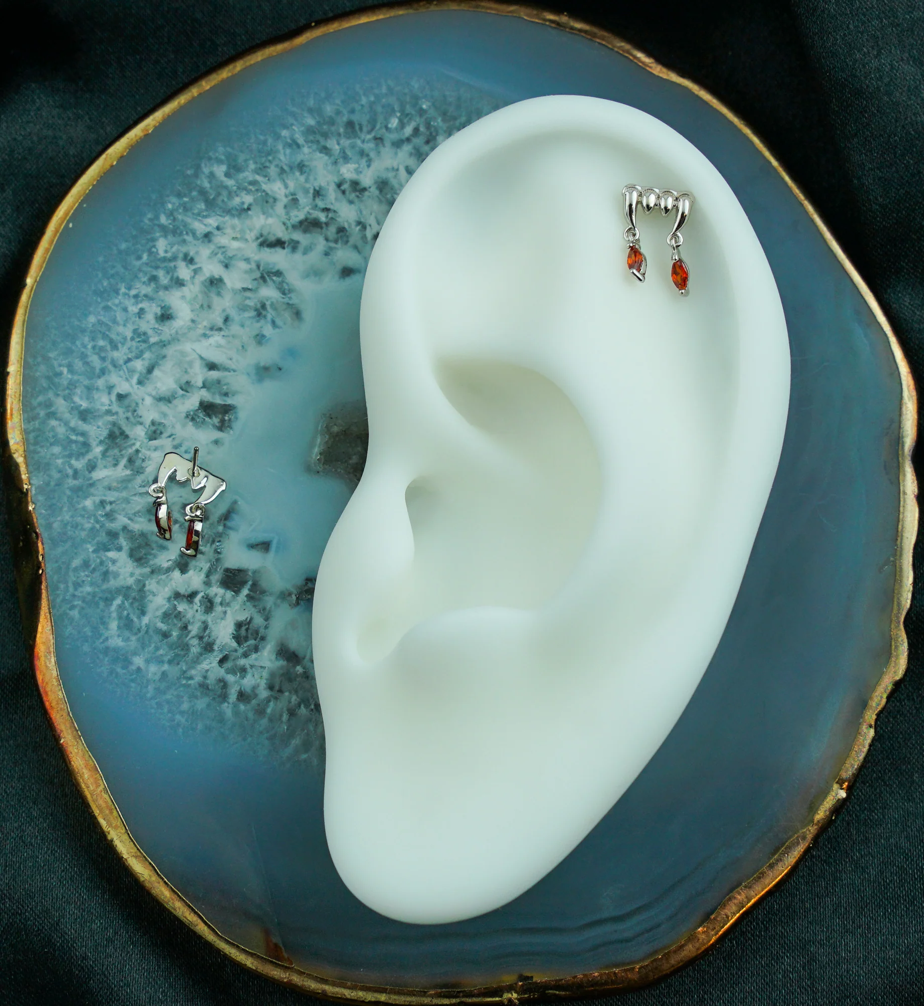 14kt White Gold Fang Garnet CZ Drip Threadless Top - Image 2