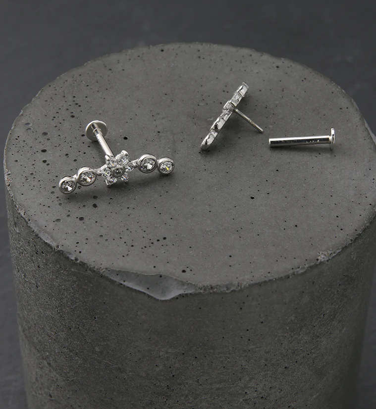 14kt White Gold Flower Arch CZ Threadless Labret - Image 2