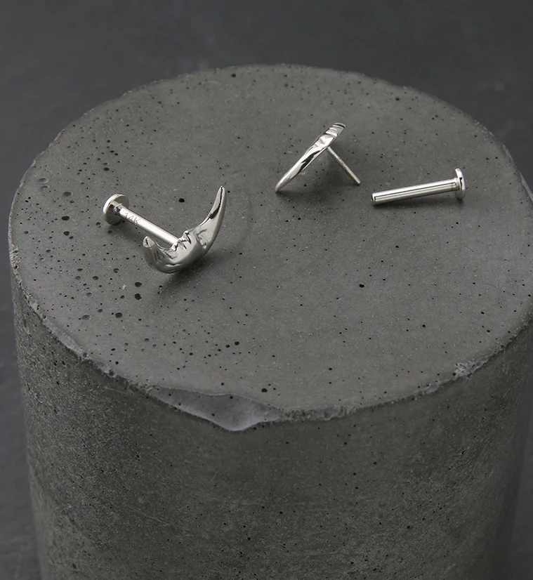 14kt White Gold Man On The Moon Crescent Threadless Labret - Image 2