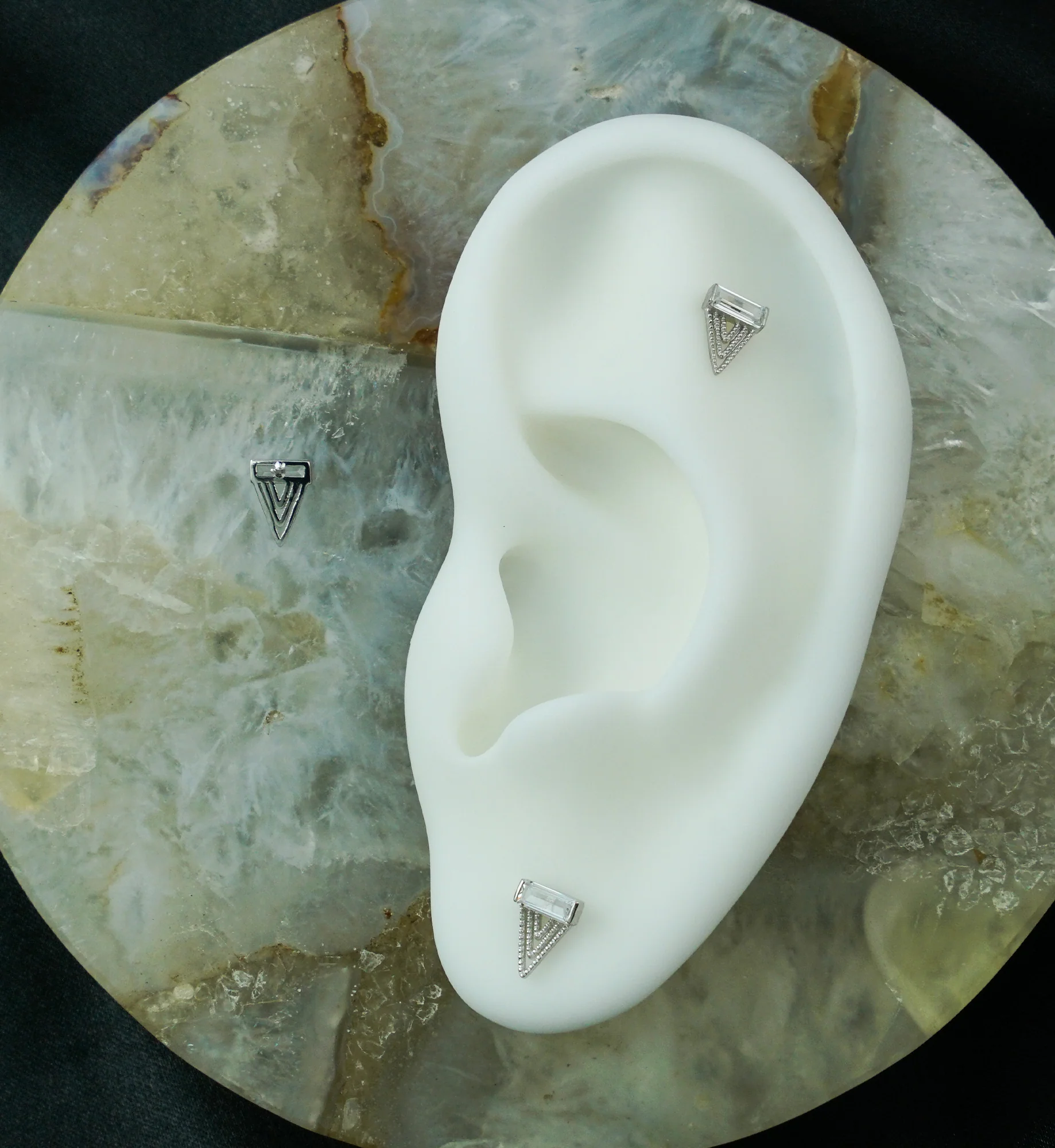 14kt White Gold Tri-Layered Point Baguette CZ Threadless Top - Image 2