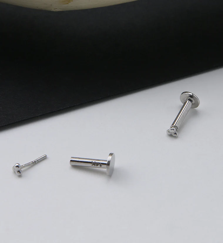 14kt White Gold Triad Ball Threadless Labret - Image 2