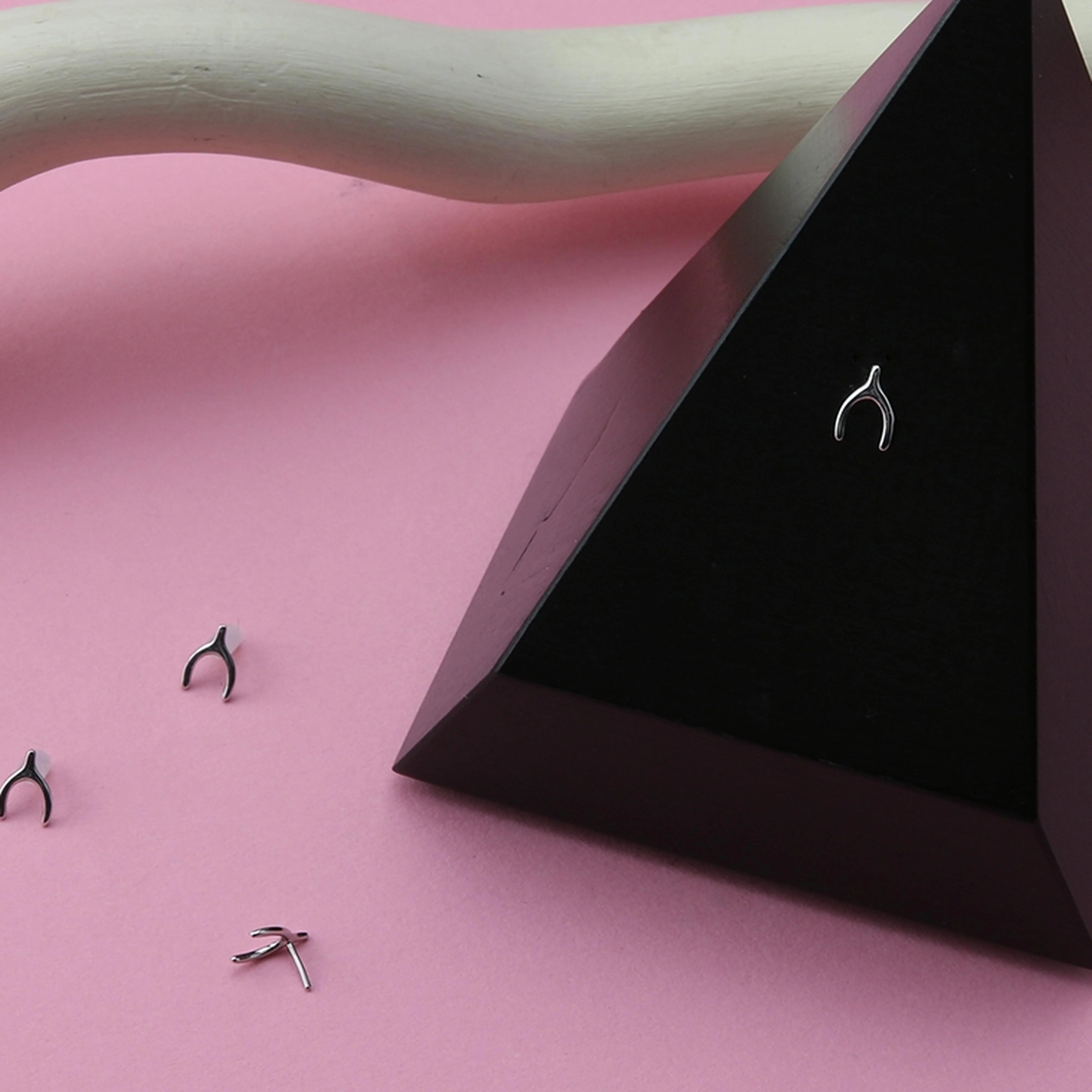 14kt White Gold Wishbone Threadless Top - Image 4