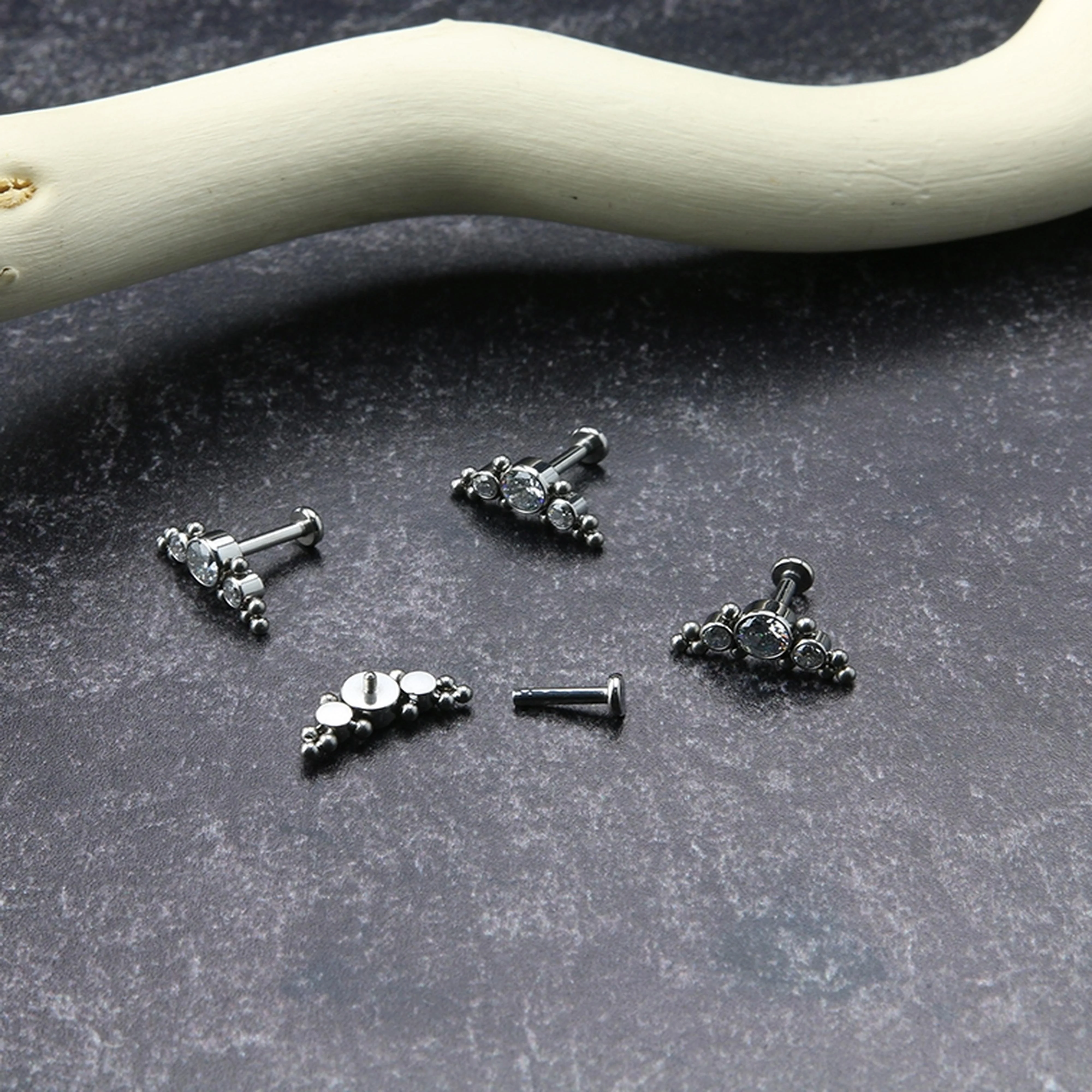 16G Horde Cluster Clear CZ Titanium Labret - Image 2