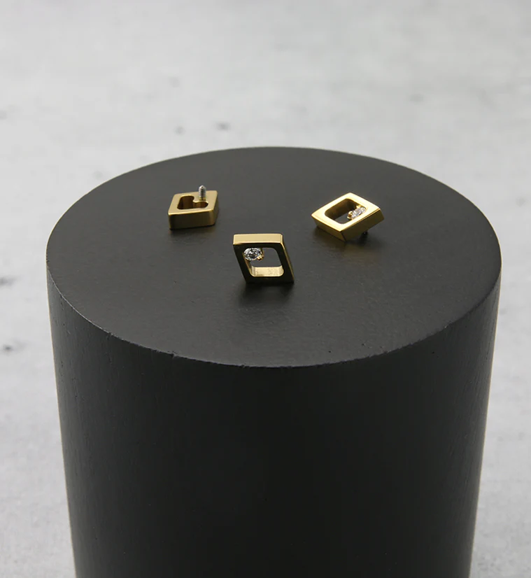 24kt Gold PVD Corundum CZ Internally Threaded Titanium Top - Image 2