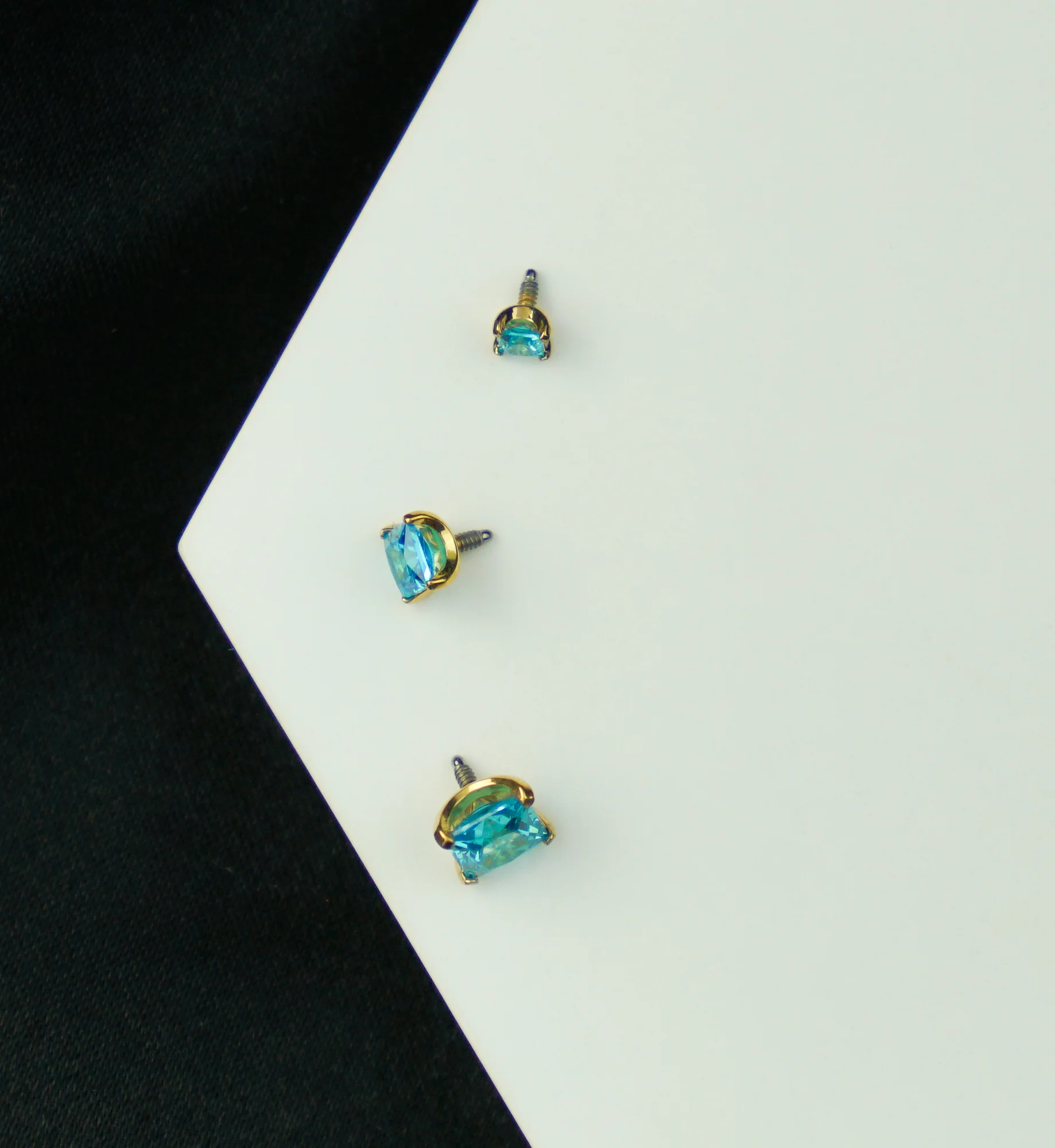 24kt Gold PVD Princess Blue Topaz CZ Internally Threaded Titanium Top - Image 2