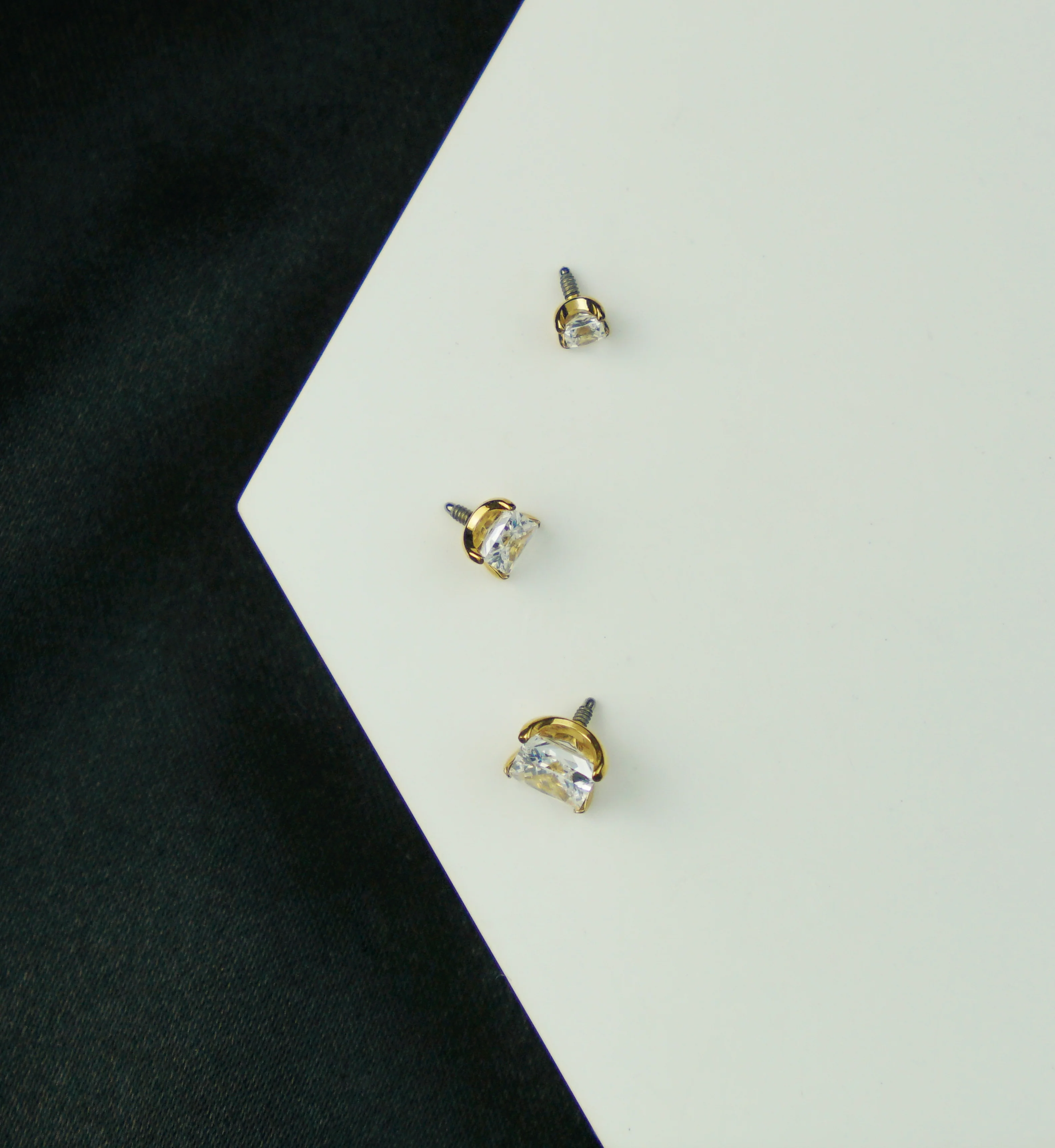 24kt Gold PVD Princess Clear CZ Internally Threaded Titanium Top - Image 2