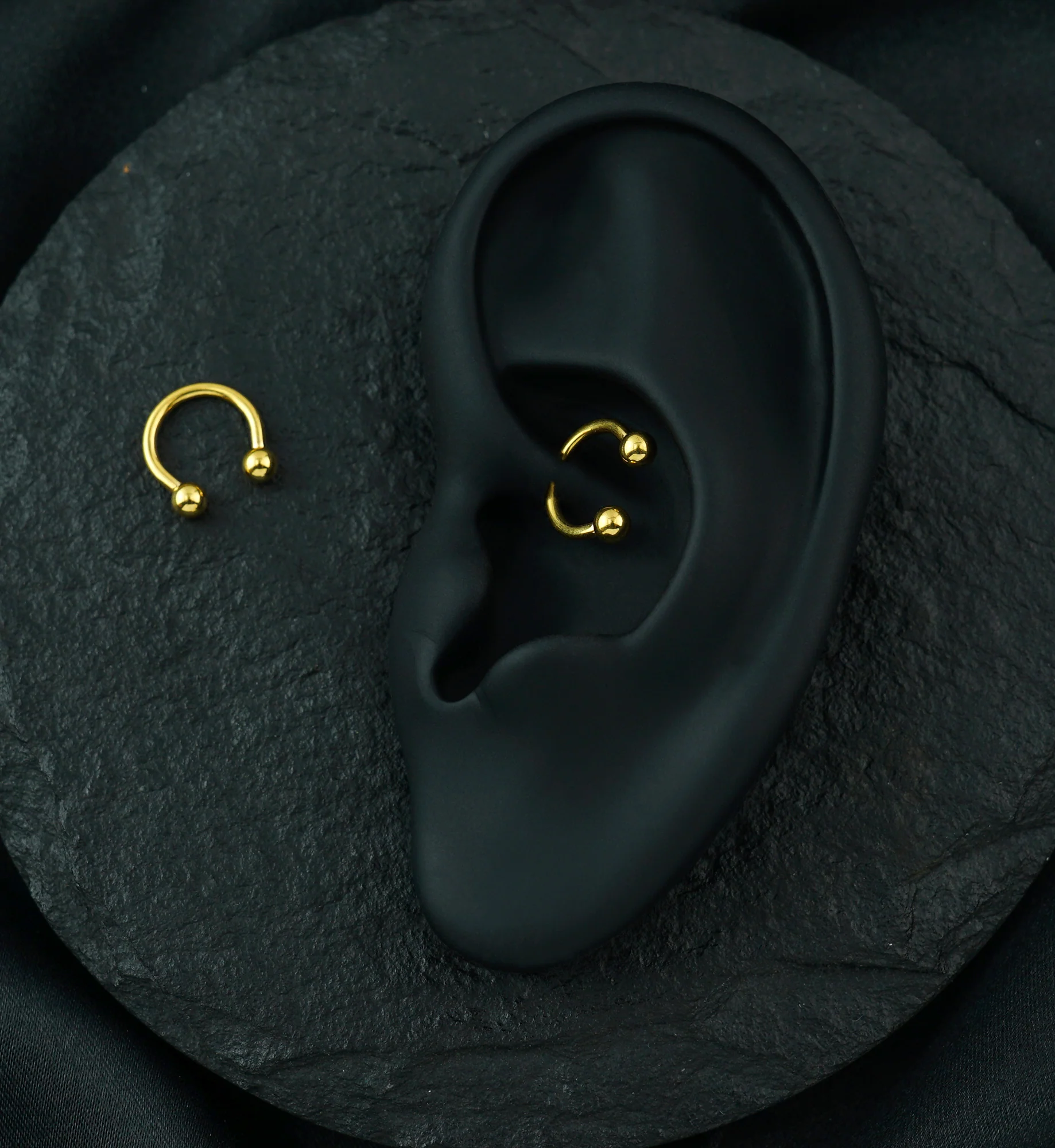 24kt Gold PVD Titanium Circular Barbell - Image 6