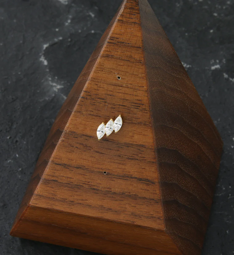 24kt Gold Slant CZ Threadless Titanium Top - Image 2