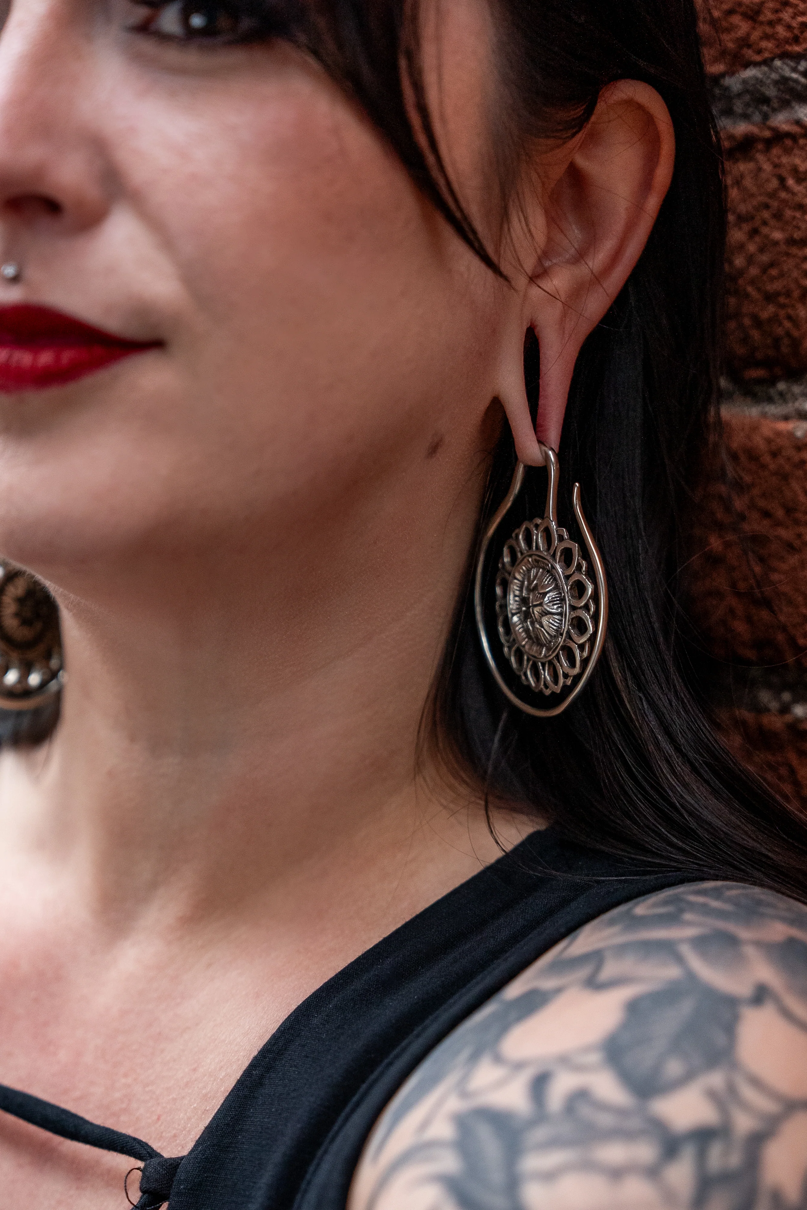 Amaryllis White Brass Ear Weights - Image 7