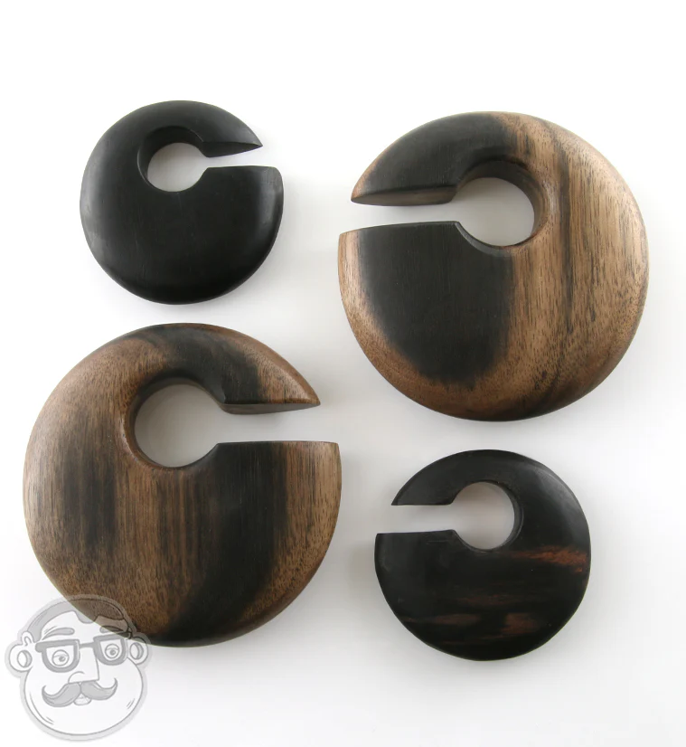 Annular Hoop Areng Wooden Hangers - Image 4