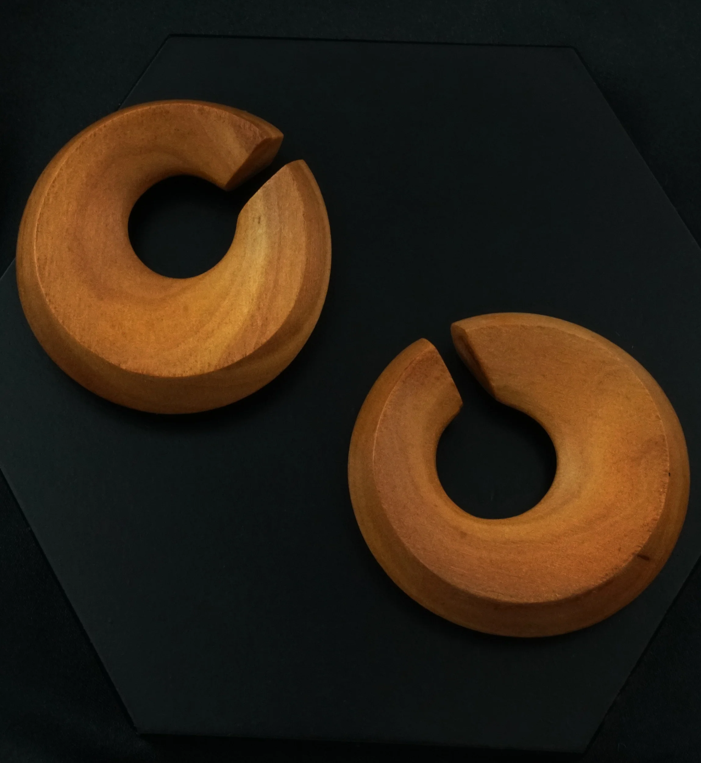 Annular Hoop Wooden Hangers - Image 2