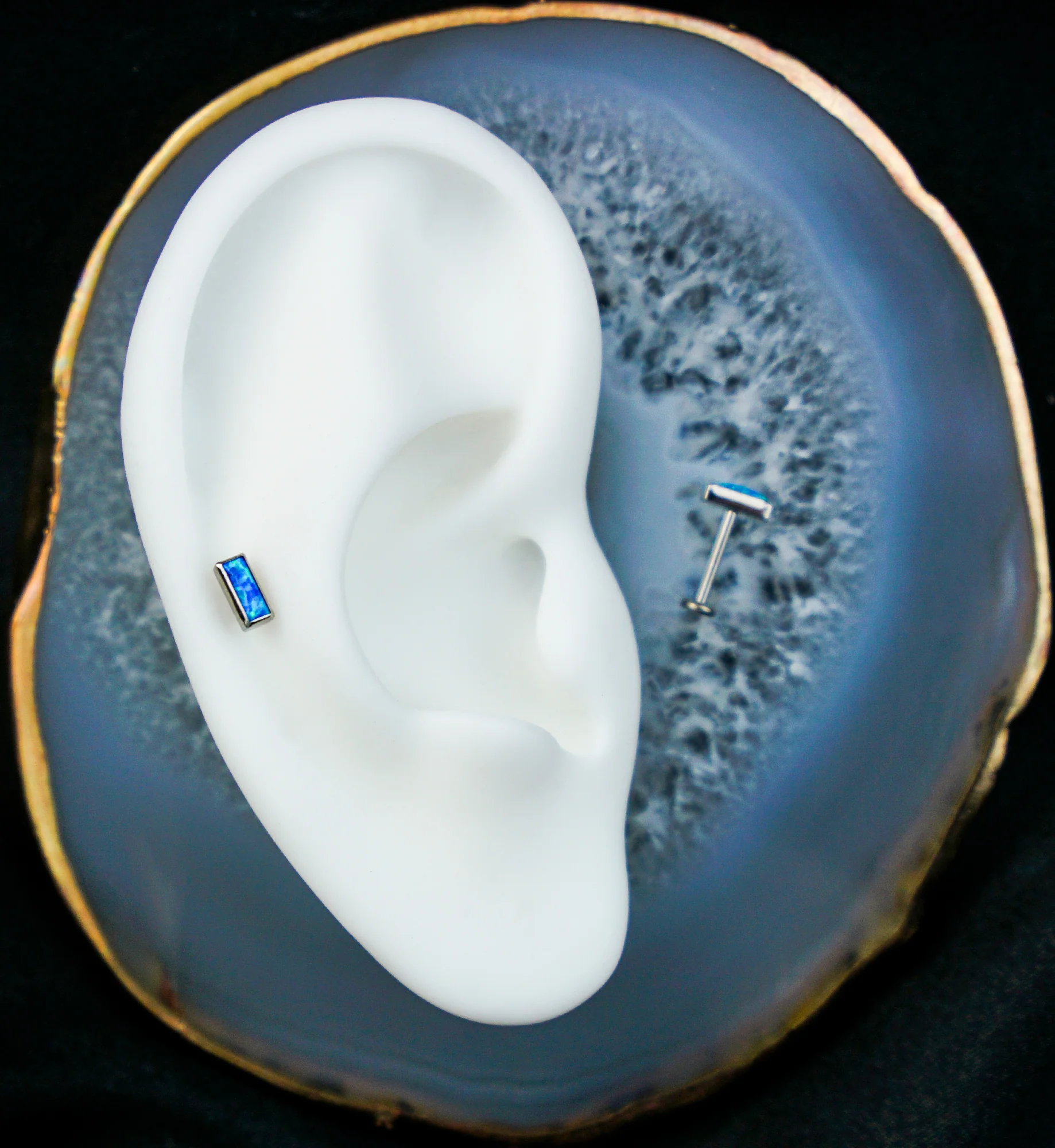 Baguette Blue Opalite Titanium Threadless Labret - Image 2