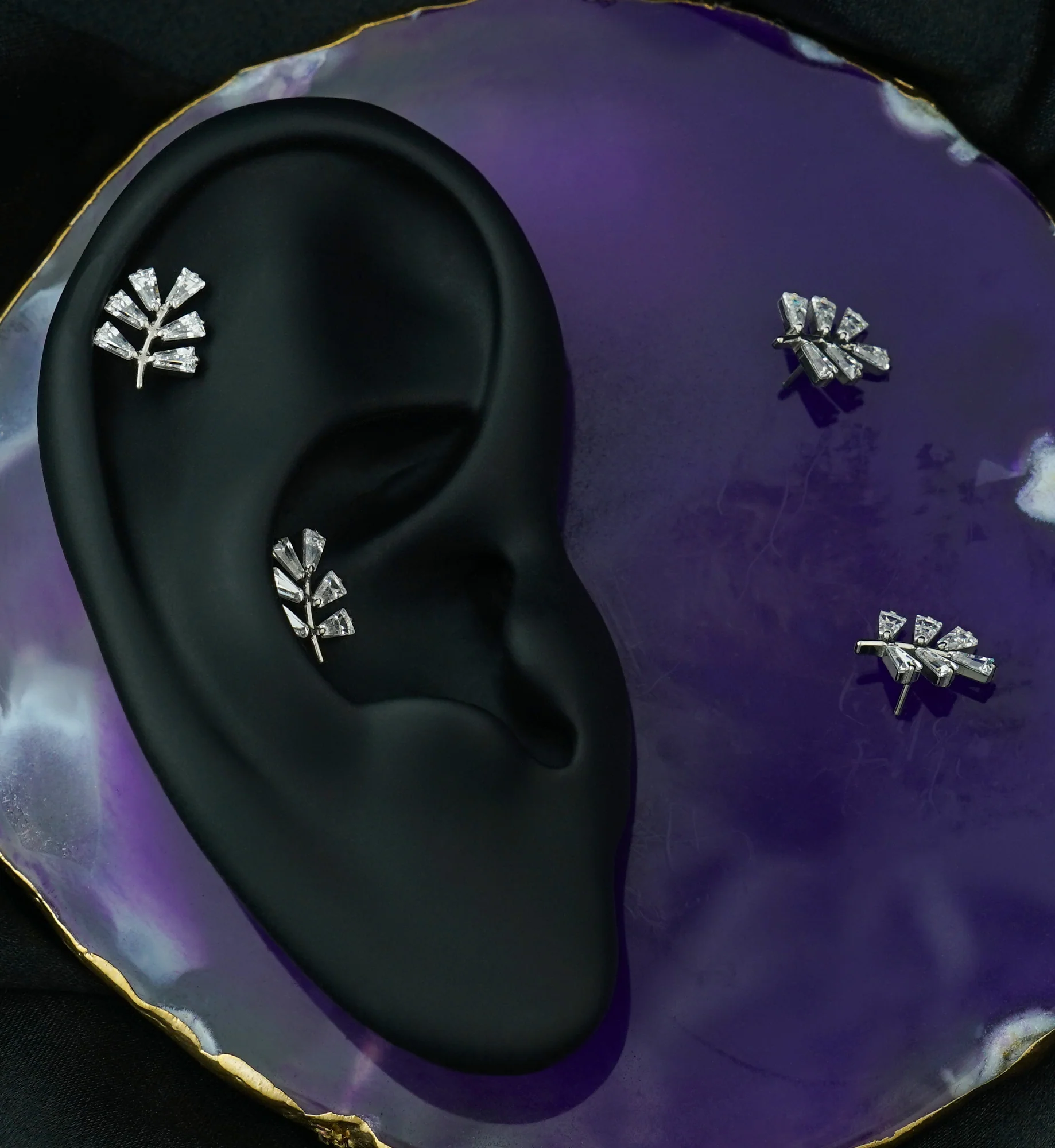 Fern Leaf Clear CZ Titanium Threadless Top - Image 2
