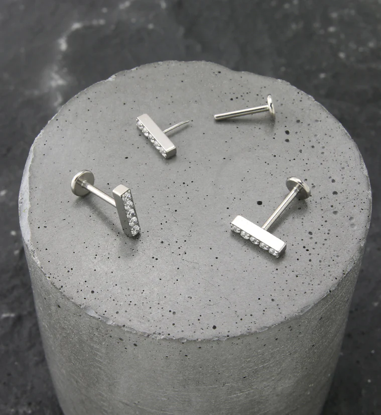 Bar Clear CZ Titanium Threadless Labret - Image 2