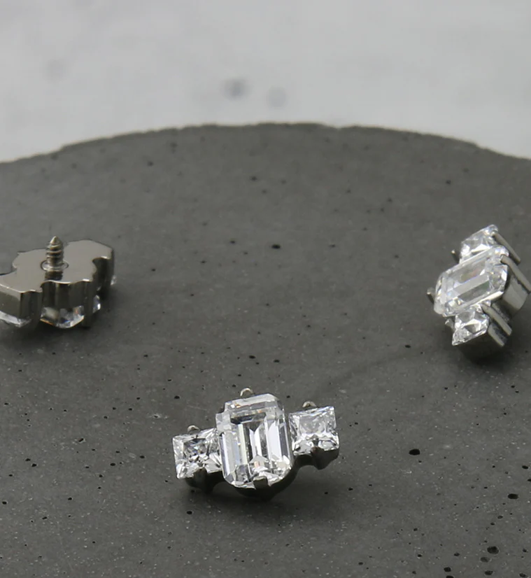 Baronial CZ Internally Threaded Titanium Top - Image 2