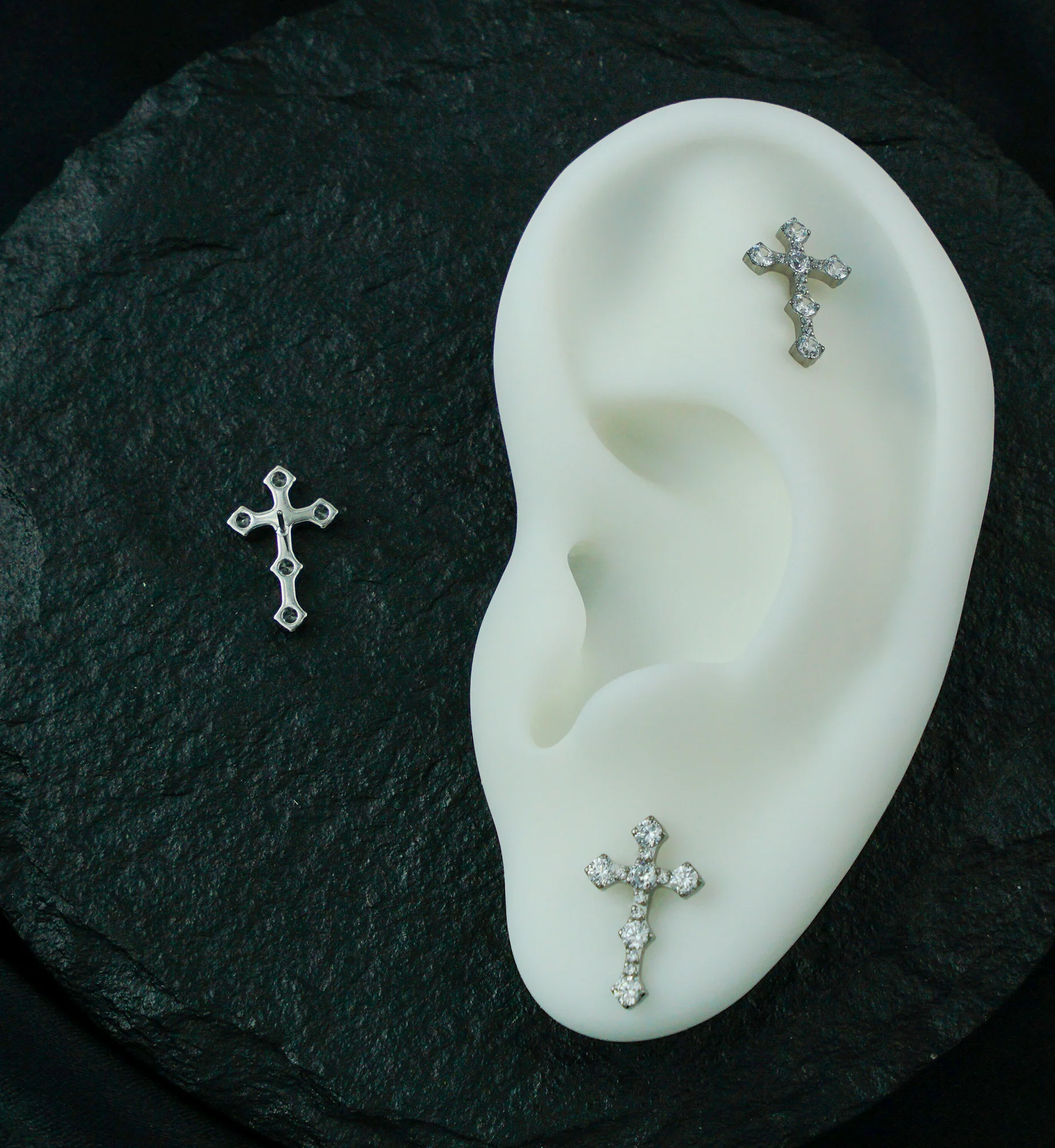 Baroque Cross Clear CZ Titanium Threadless Top - Image 2