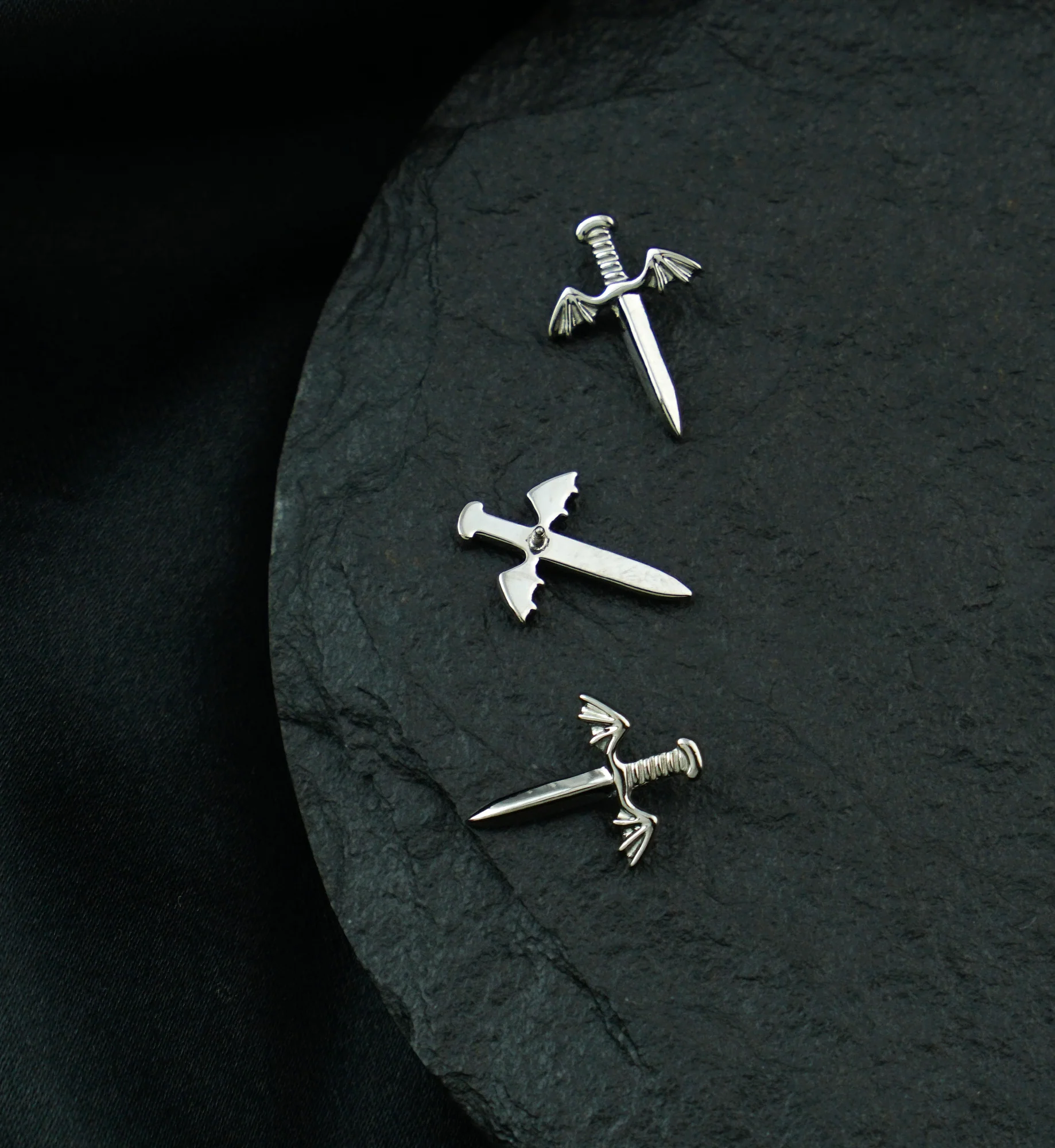 Batwing Dagger Titanium Internally Threaded Top - Image 2