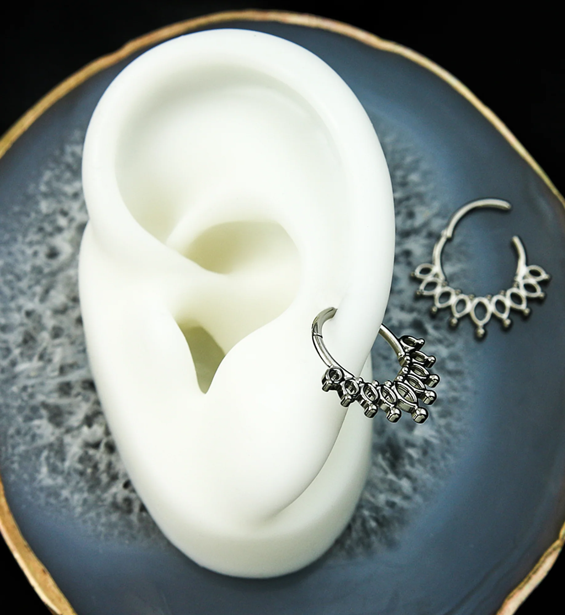 Beaded Lattice Titanium Hinged Segment Ring - Image 4