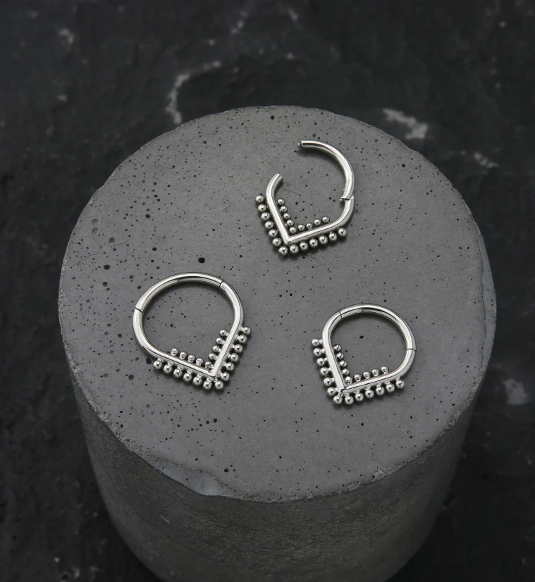 Beaded Point Titanium Hinged Segment Ring - Image 2