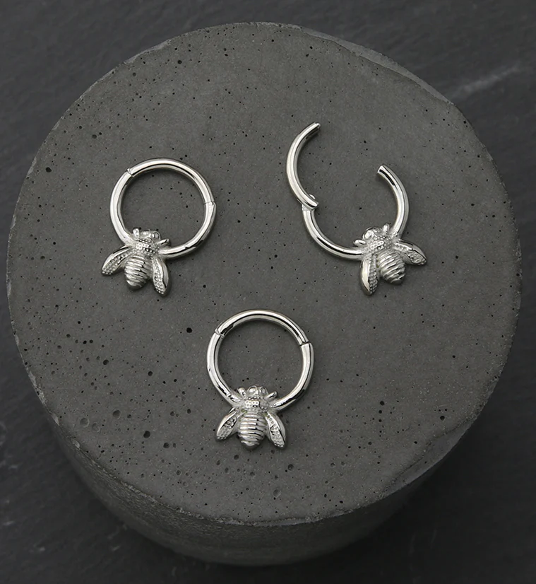 Bee Stainless Steel Hinged Segment Ring - Image 2