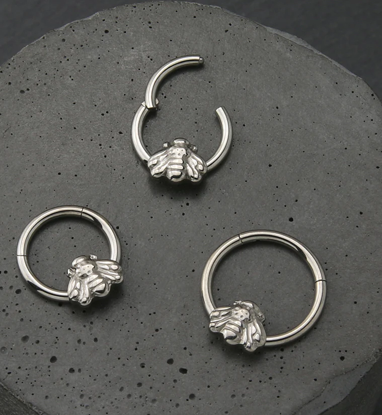 Bee Titanium Hinged Segment Ring - Image 2