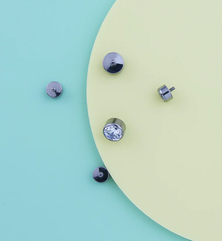 Bezel Clear CZ Internally Threaded Top - Image 2