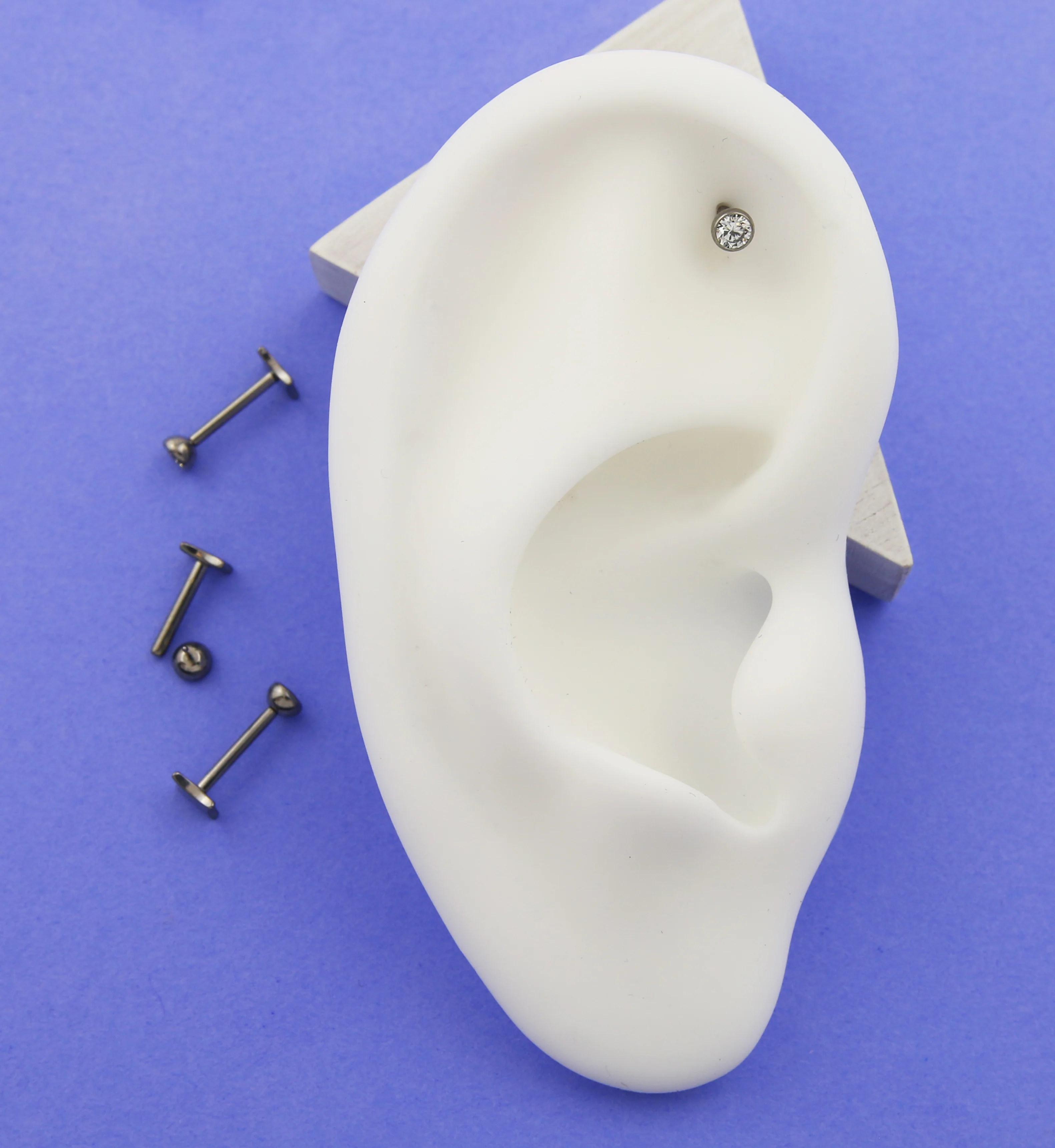 Bezel Clear CZ Rhombus Back Titanium Threadless Labret - Image 3