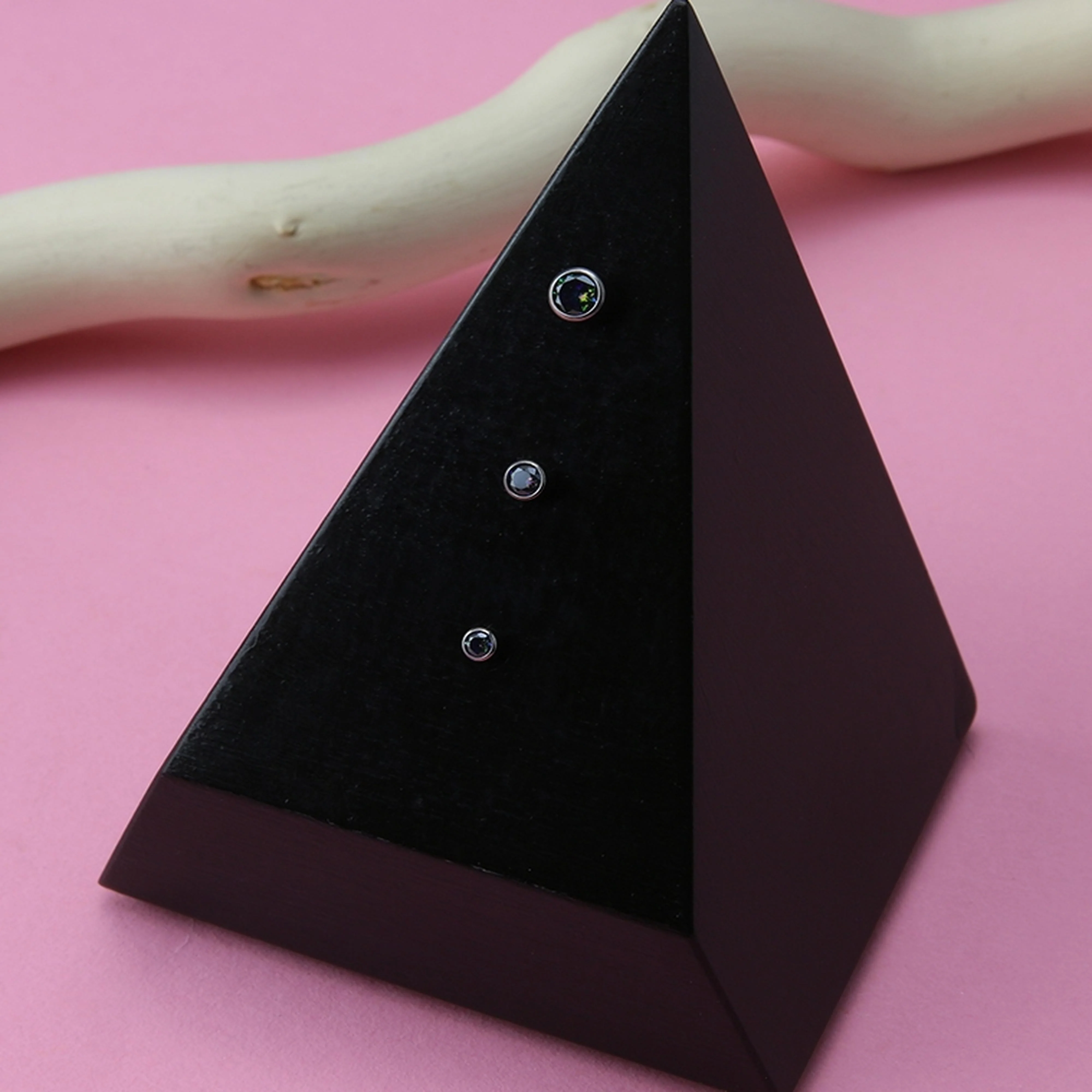 Black Aurora CZ Flat Bezel Titanium Threadless Top - Image 3