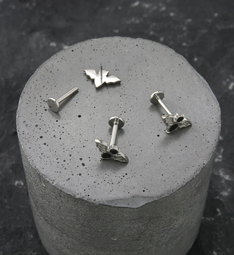 Black Bat Titanium Threadless Labret - Image 2