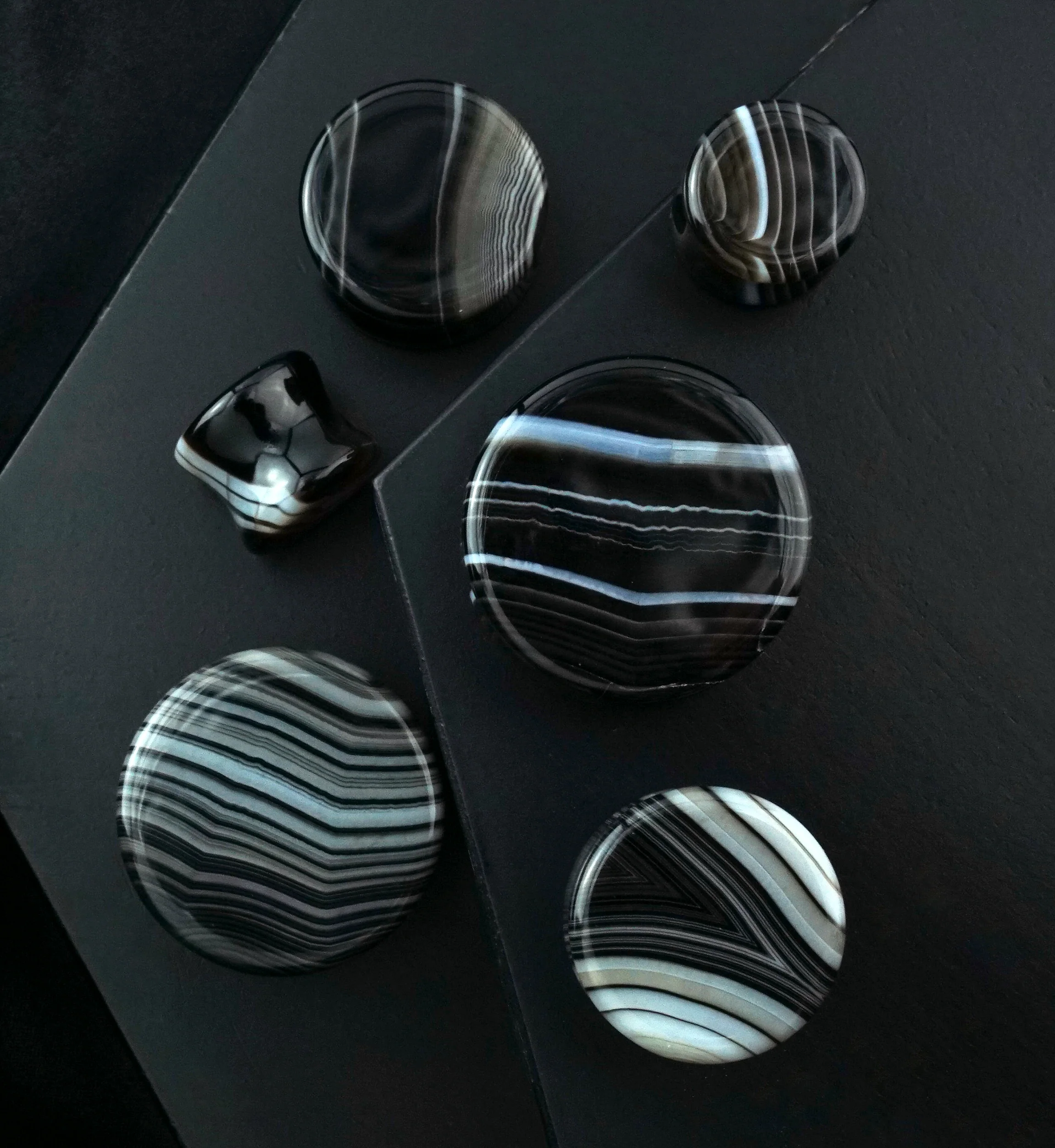 Black Line Agate Stone Plugs - Image 2