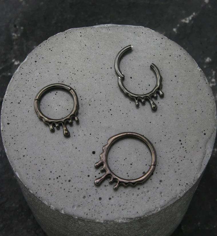 Black PVD Drip Stainless Steel Hinged Segment Ring - Image 2