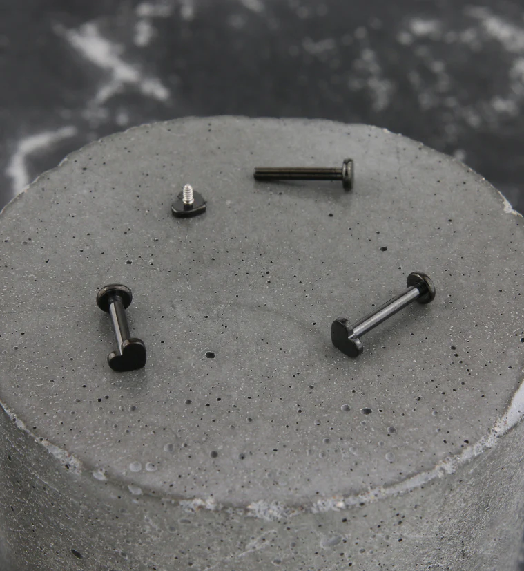 Black PVD Heart Internally Threaded Titanium Labret - Image 2