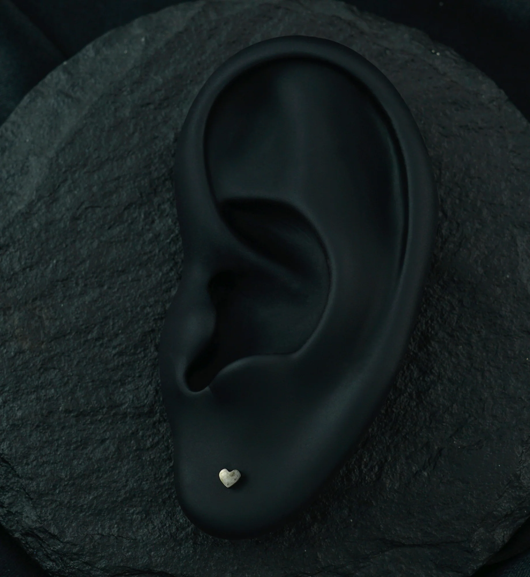 Black PVD Heart Titanium Threadless Labret - Image 3