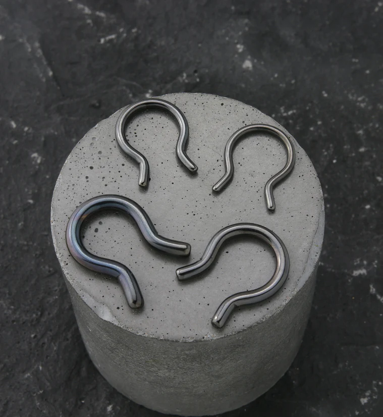 Black PVD Omega Stainless Steel Septum Retainer - Image 2