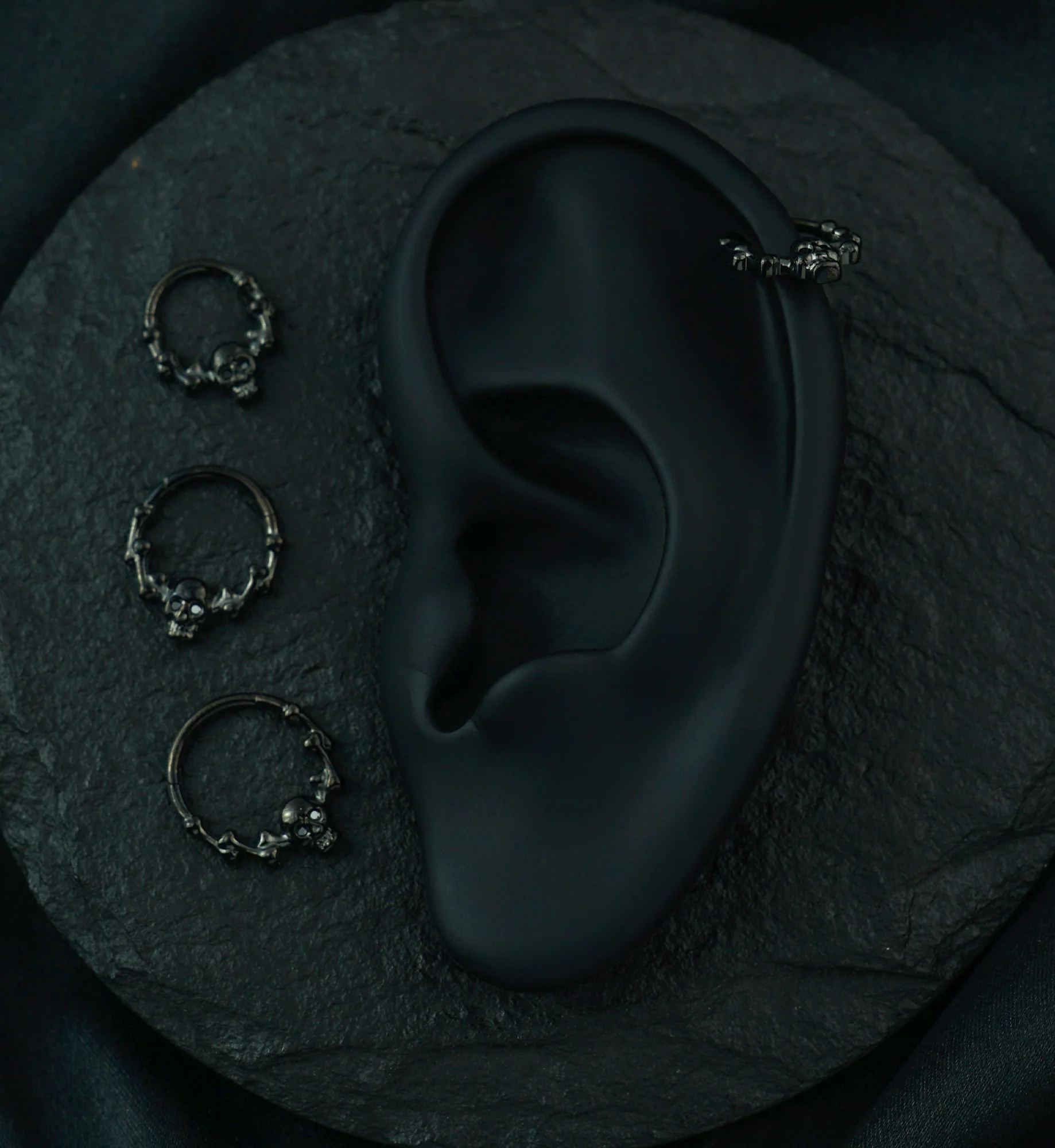 Black PVD Skull And Bones Black CZ Titanium Hinged Segment Ring - Image 3