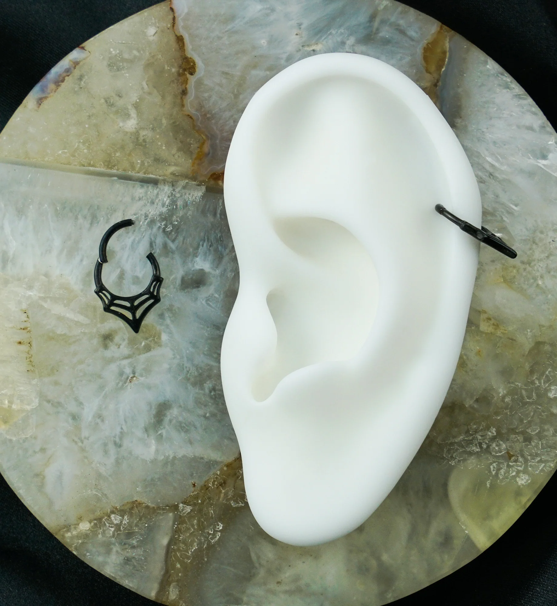 Black PVD Spiderweb Point Stainless Steel Hinged Segment Ring - Image 4