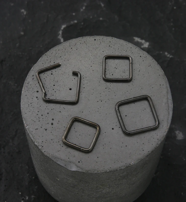 Black PVD Square Titanium Hinged Segment Ring - Image 2