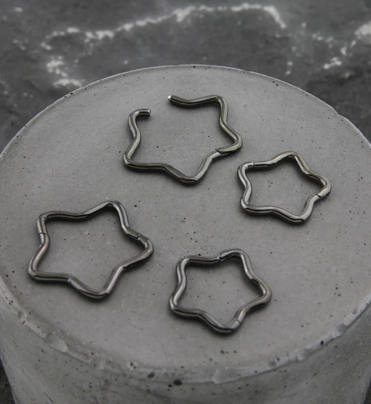 Black PVD Star Titanium Hinged Segment Ring - Image 2