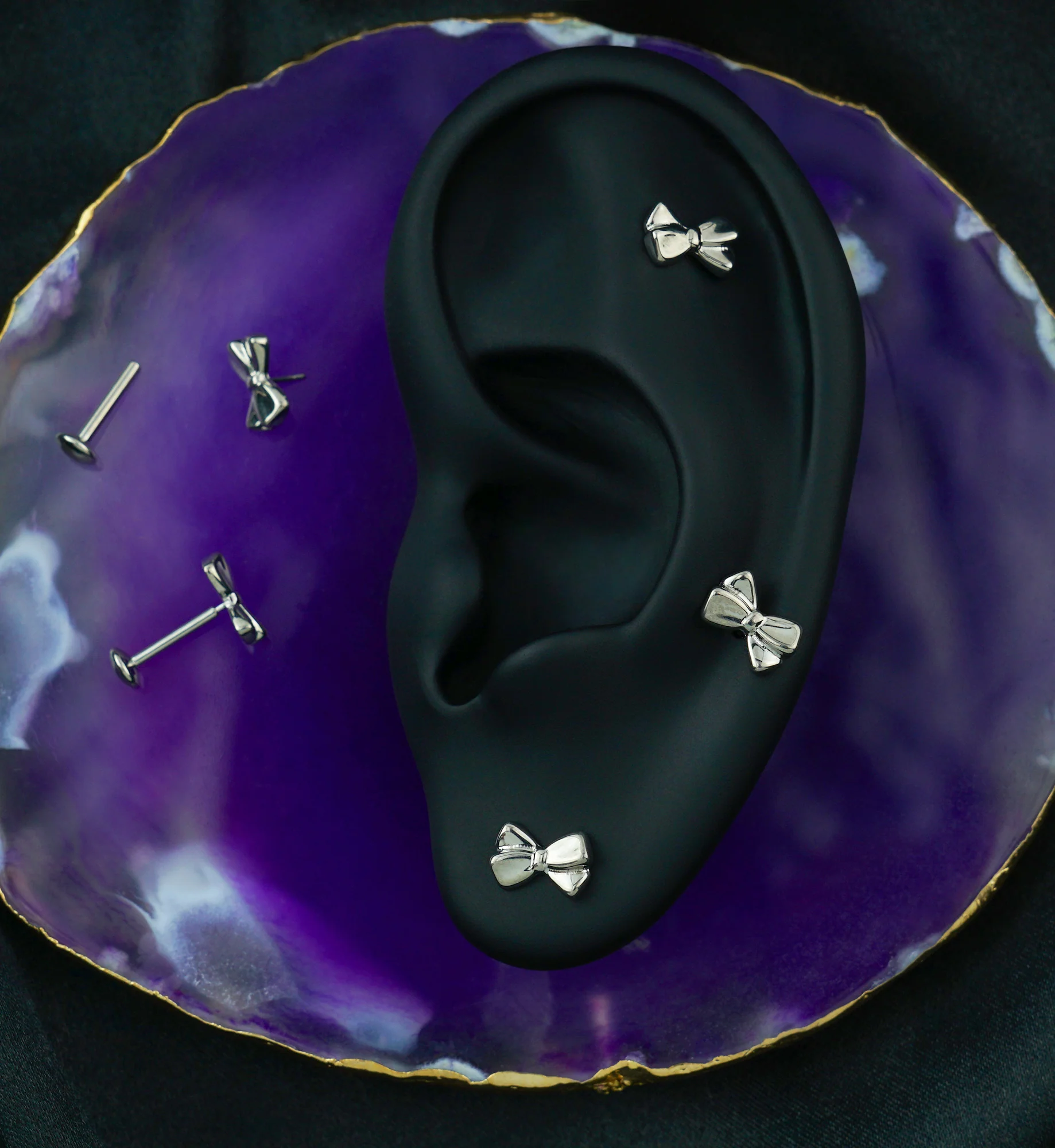 Bow Threadless Titanium Convex Disk Labret - Image 2