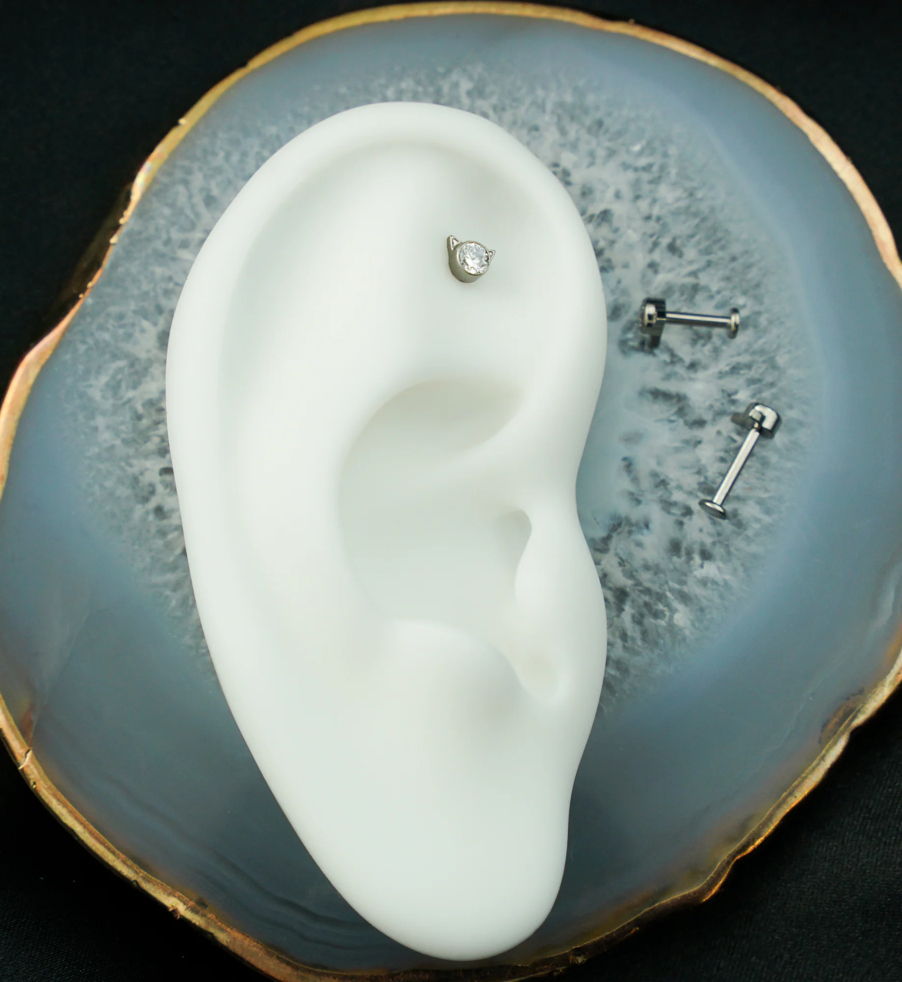 Cat Clear CZ Internally Threaded Titanium Labret - Image 2