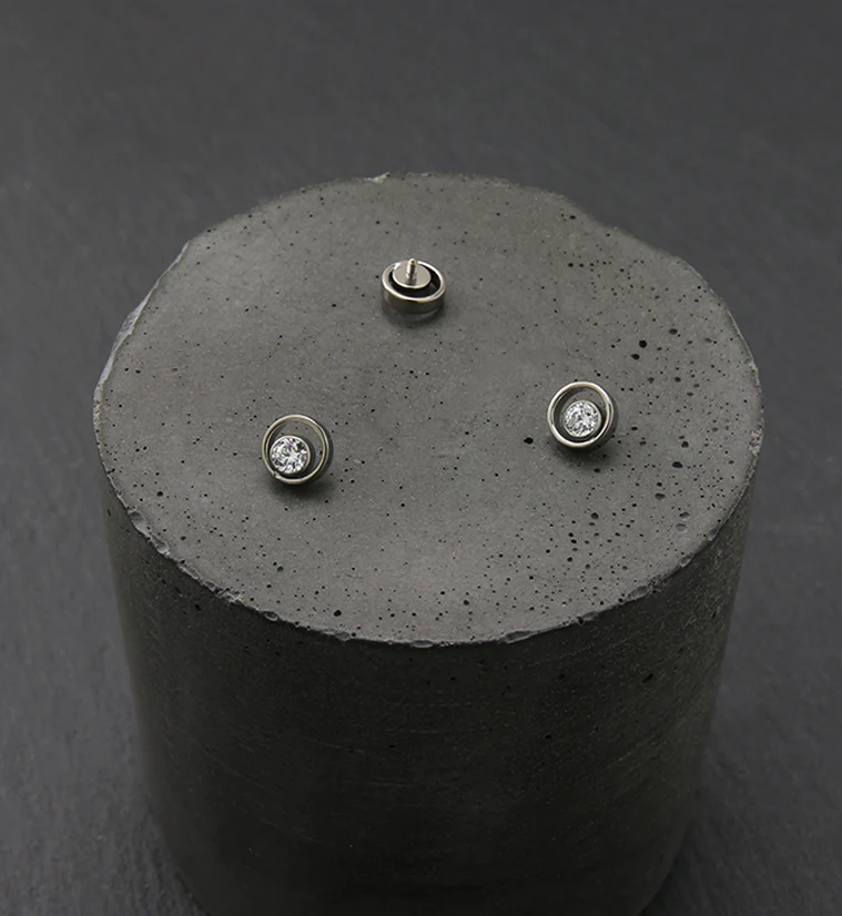 Orbit Clear CZ Internally Threaded Titanium Top - Image 2